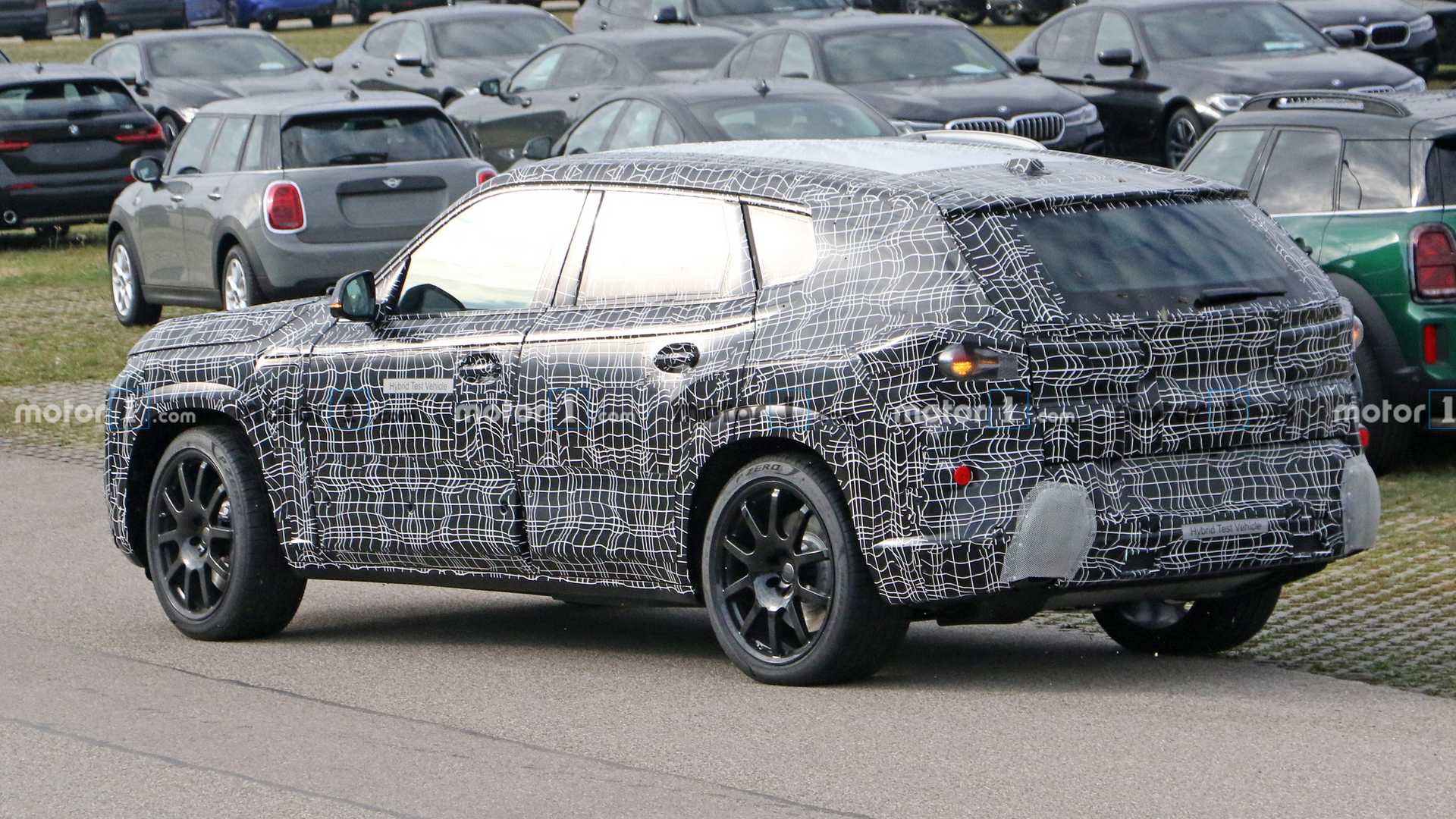 BMW X8 bắt đầu được thử nghiệm thực tế bmw-x8-spy-shots-back-side.jpg
