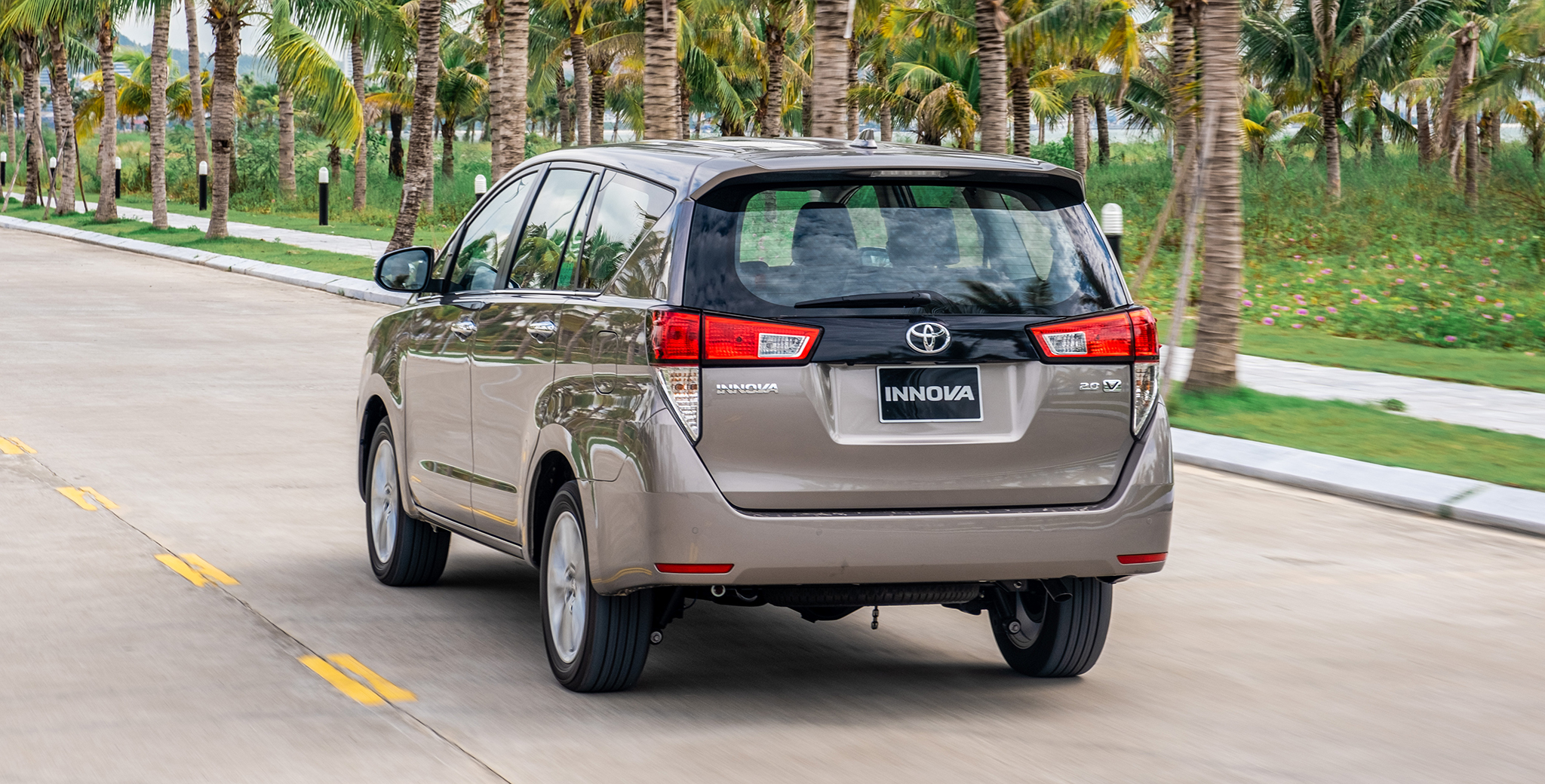 Toyota Innova 2021 ra mắt tại Việt Nam, giá cao nhất gần 1 tỷ innova-v-4.jpg