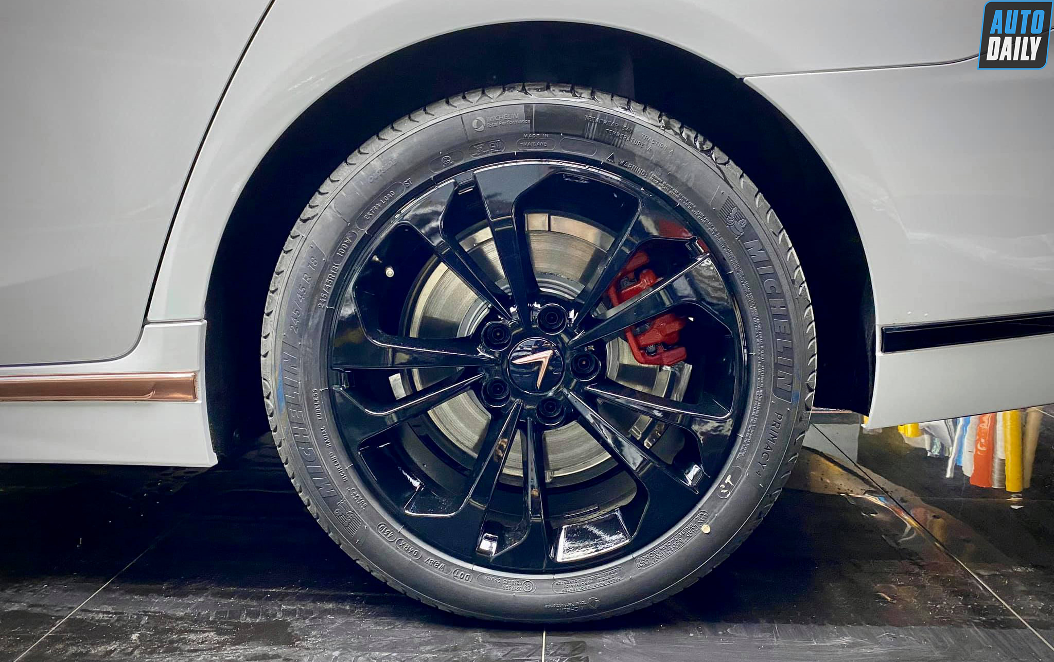 Á hậu Bùi Phương Nga tậu VinFast Lux A2.0 v2.jpg