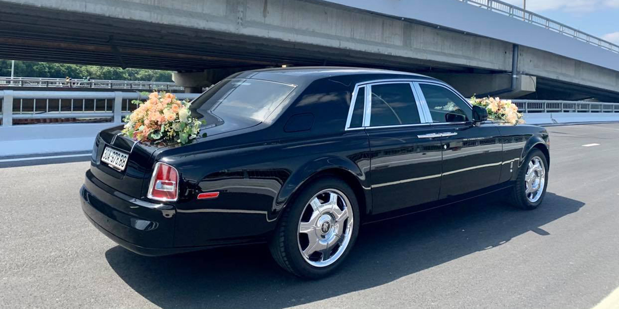 Đám cưới toàn xe siêu sang của đại gia Hà Nội 121273183-4054982211184795-331781946532480520-n.jpg