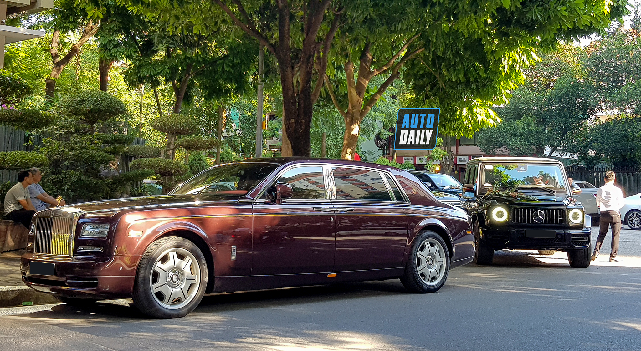 Chùm ảnh đám cưới quy tụ dàn xe hoa toàn Rolls-Royce, Bentley, Range Rover 20201010-150425-copydam-cuoi-khung-.jpg