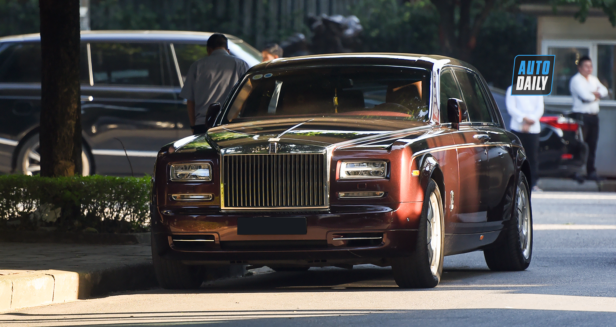 Chùm ảnh đám cưới quy tụ dàn xe hoa toàn Rolls-Royce, Bentley, Range Rover dsc-1135-copydam-cuoi-khung-.jpg