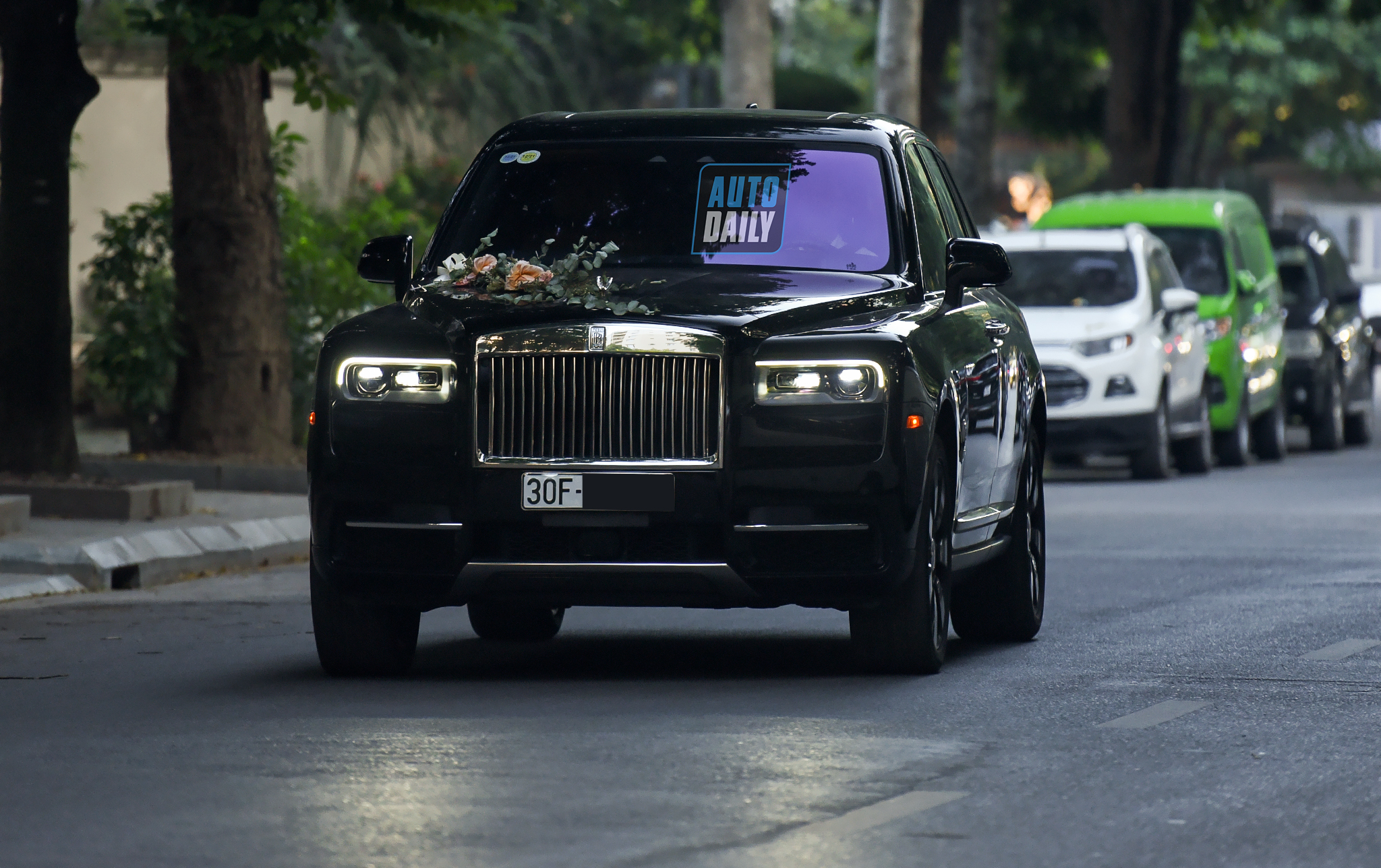 Chùm ảnh đám cưới quy tụ dàn xe hoa toàn Rolls-Royce, Bentley, Range Rover dsc-1185-copydam-cuoi-khung-.jpg