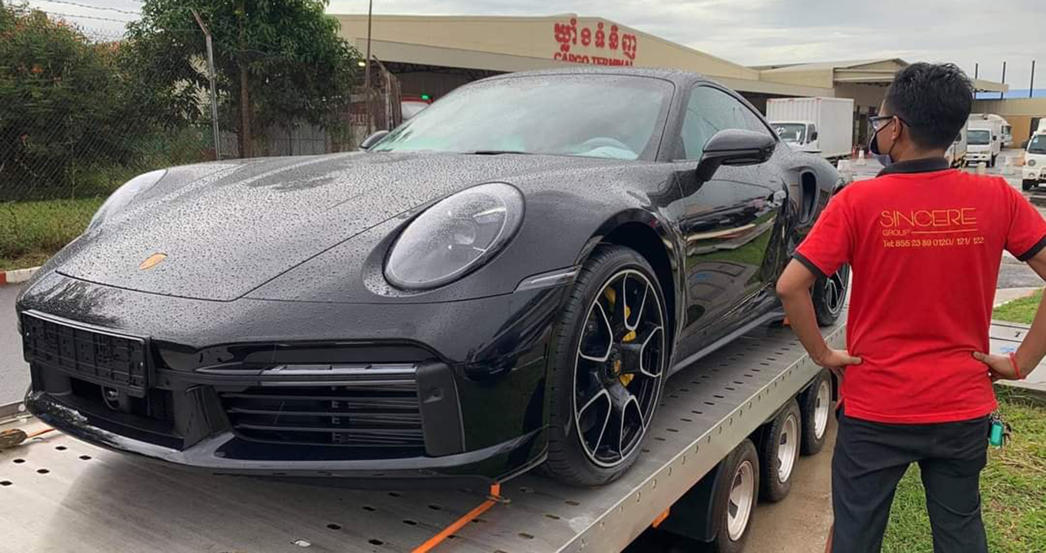 Đại gia Campuchia tậu hàng khủng Porsche 911 Turbo S 2021 121162833-1251771628519024-741073124773094653-o.jpg
