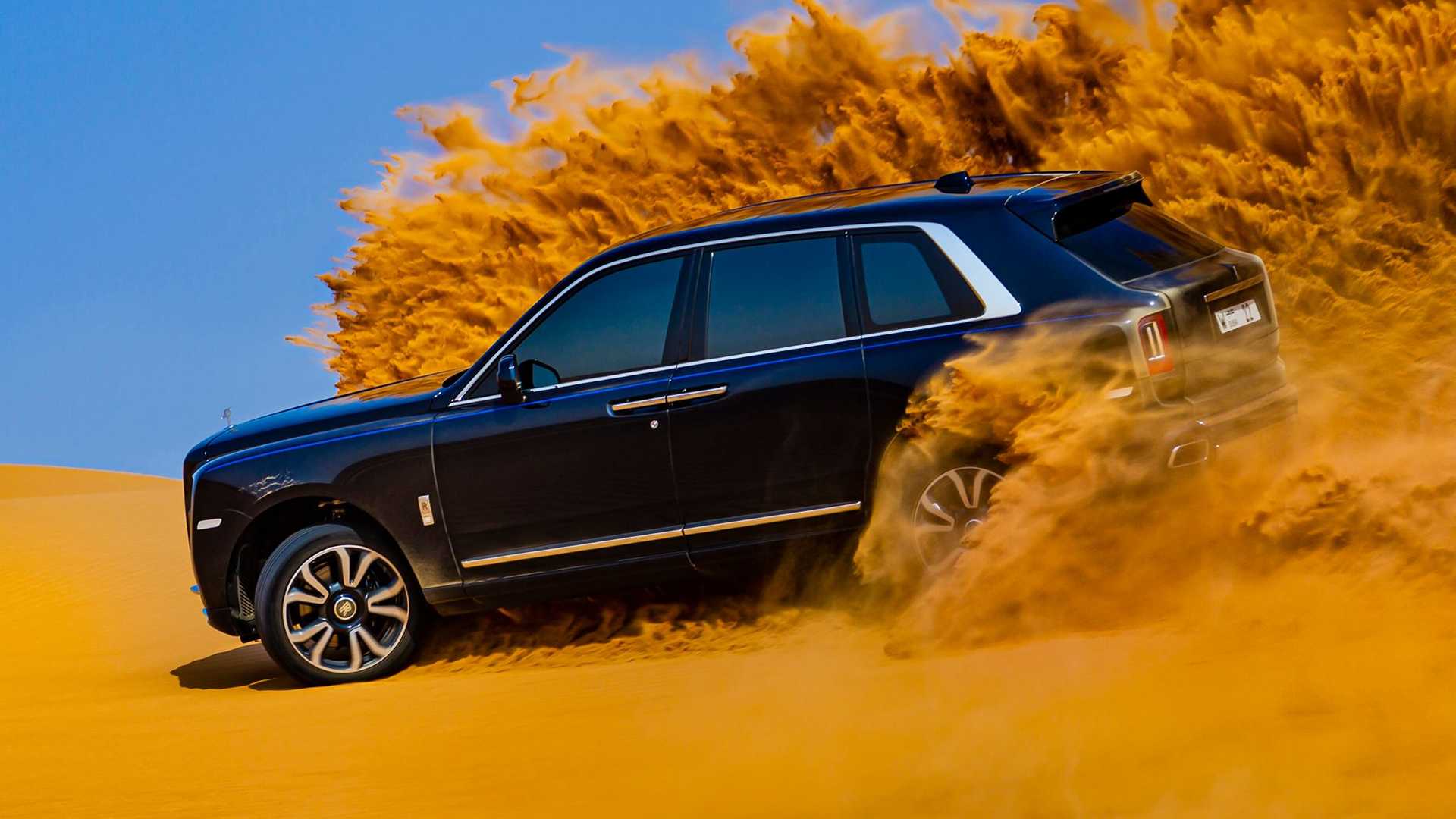 Xem Rolls-Royce Cullinan chinh phục các cồn cát sa mạc tại Dubai rolls-royce-cullinan-in-desert-rooster-tail-2.jpg