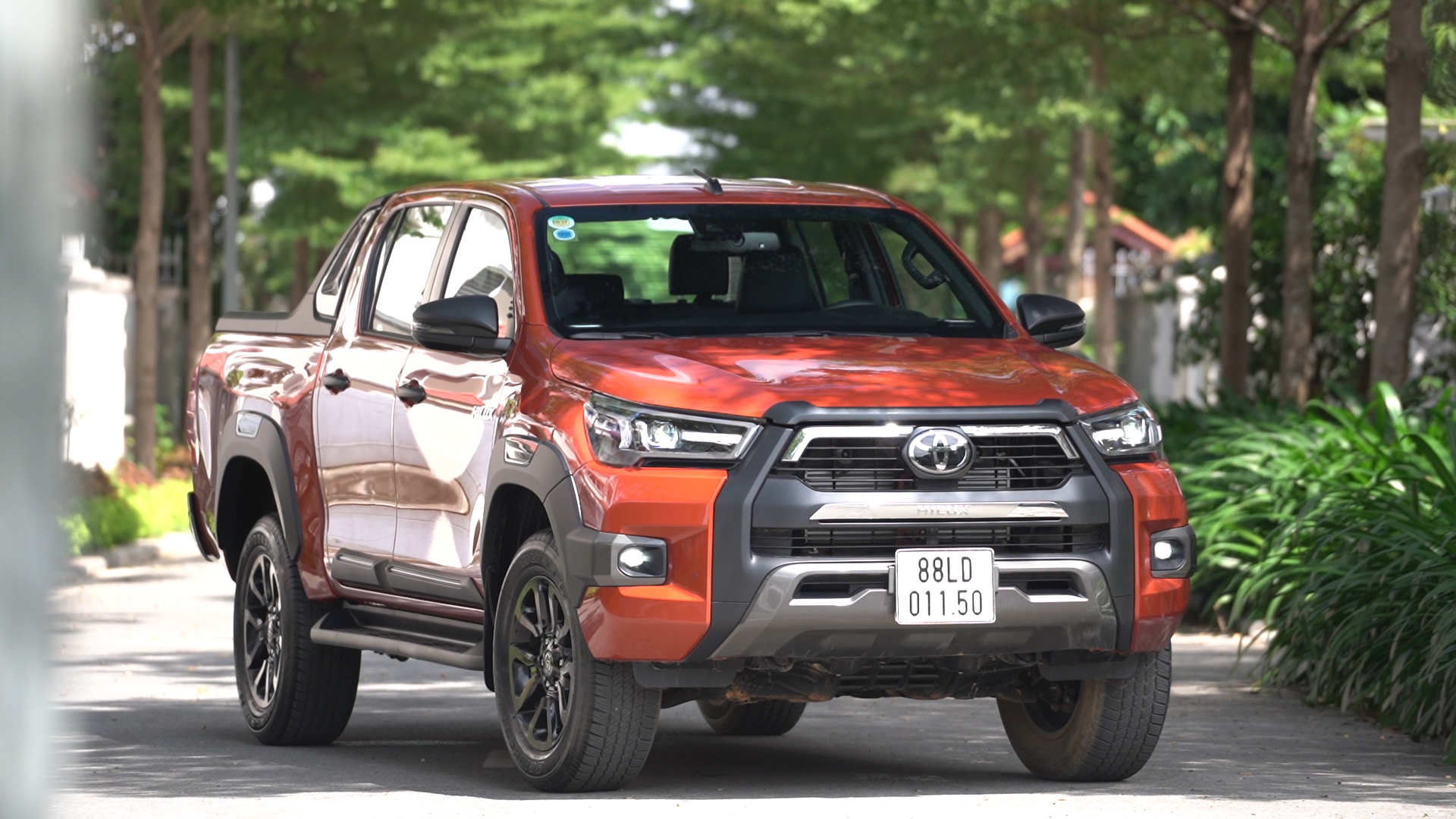 Toyota Hilux 2020: Cá tính hơn, tiện nghi hơn, thách thức Ford Ranger danh-gia-toyota-hilux-012.jpg