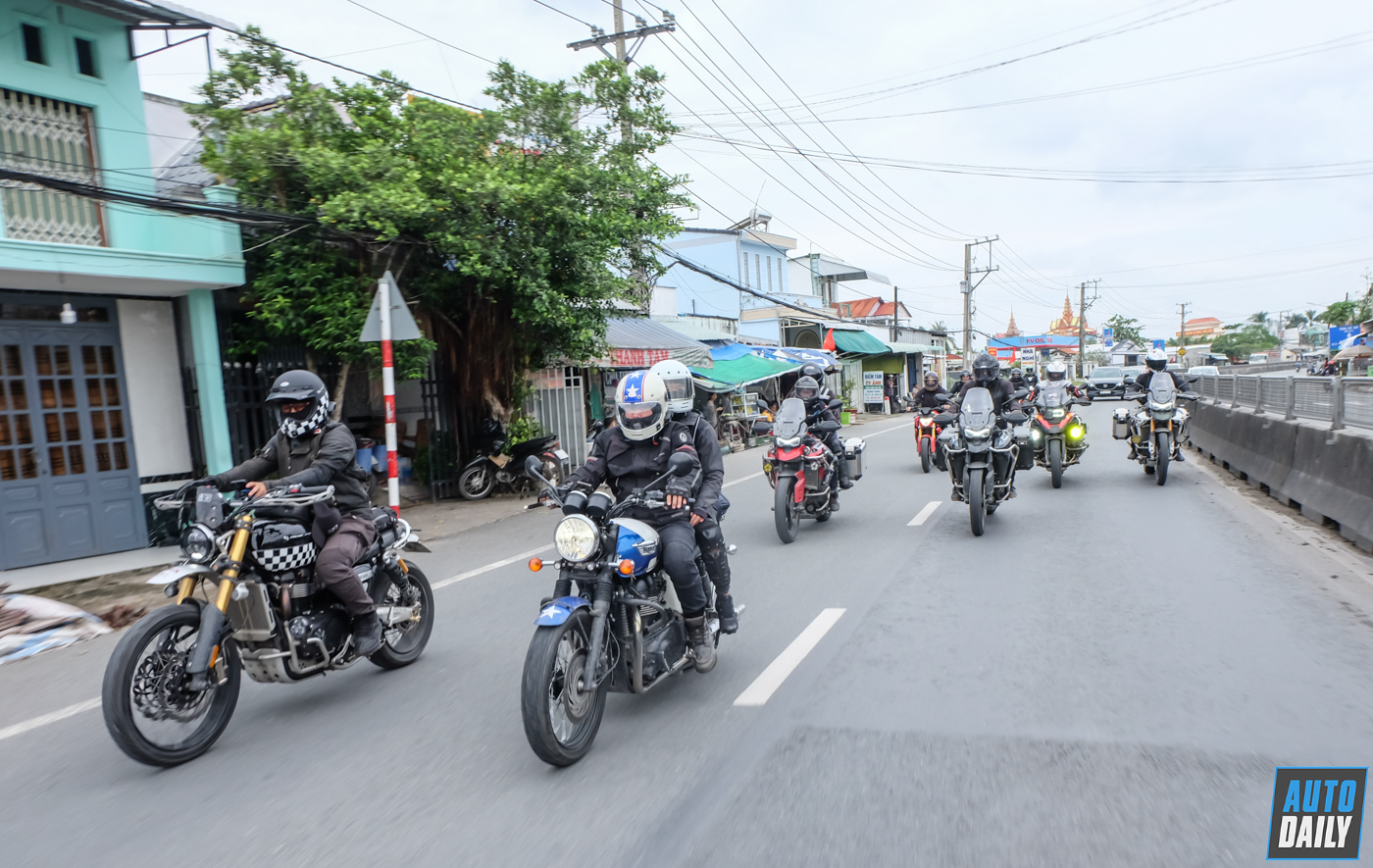 Triumph-Vietnam-Charity-Ride-%C4%90%E1%BA%A5t-M%C5%A9i-C%C3%A0-Mau-Autodaily%20(19).jpg