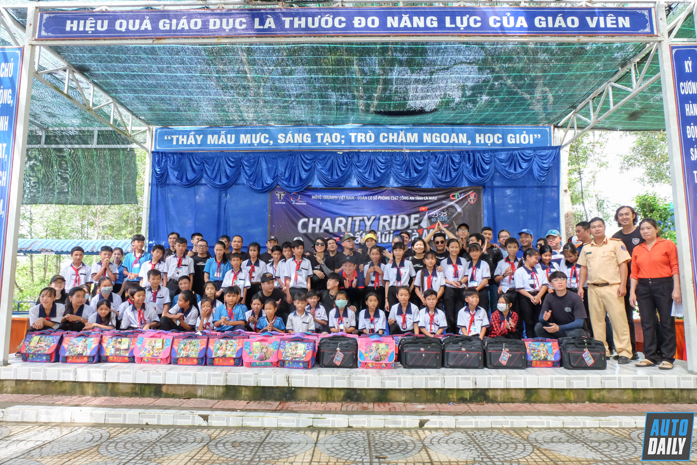 Triumph-Vietnam-Charity-Ride-%C4%90%E1%BA%A5t-M%C5%A9i-C%C3%A0-Mau-Autodaily%20(34).jpg