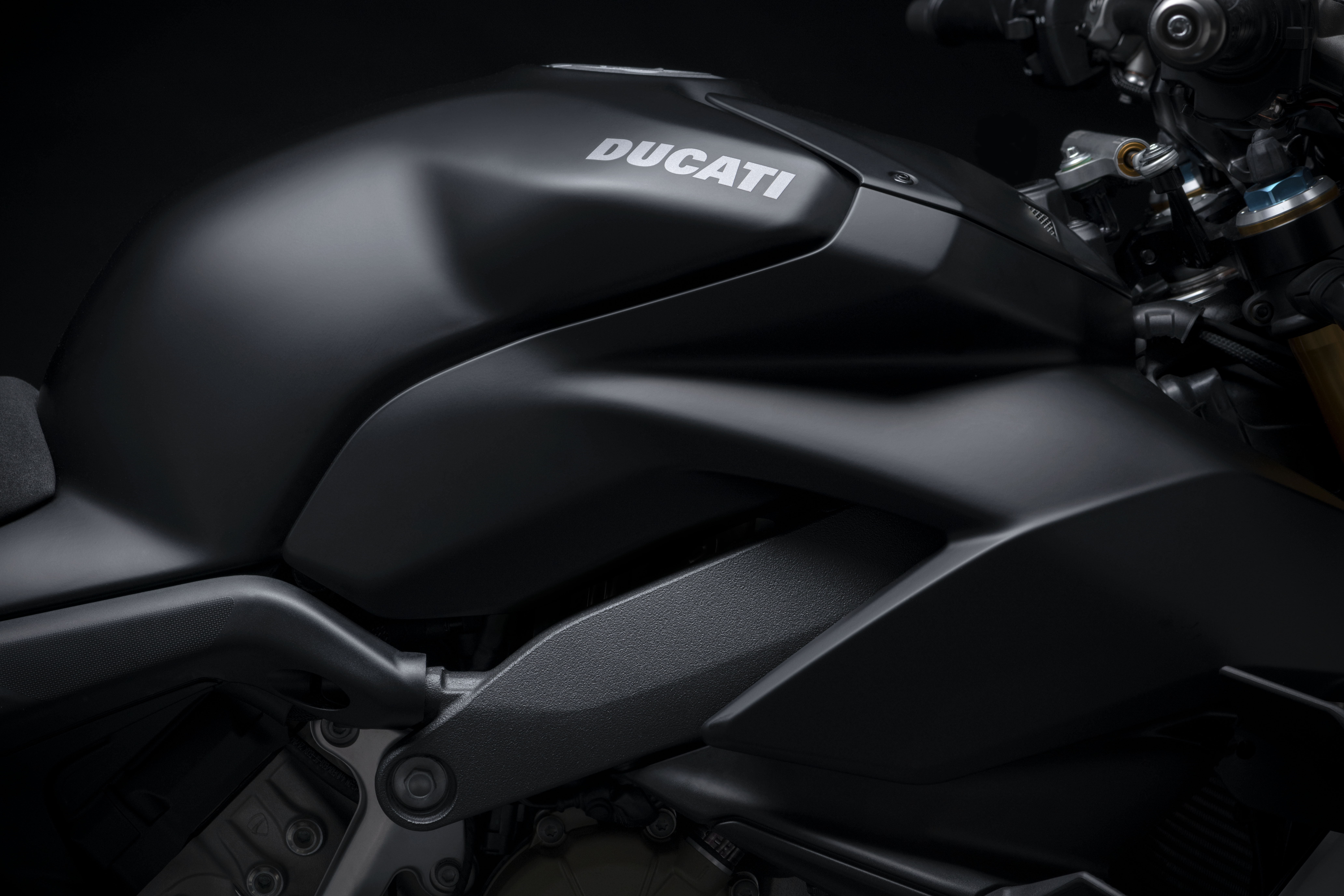 2021-Ducati-Streetfighter-V4S-Dark-Stealth-5.jpg