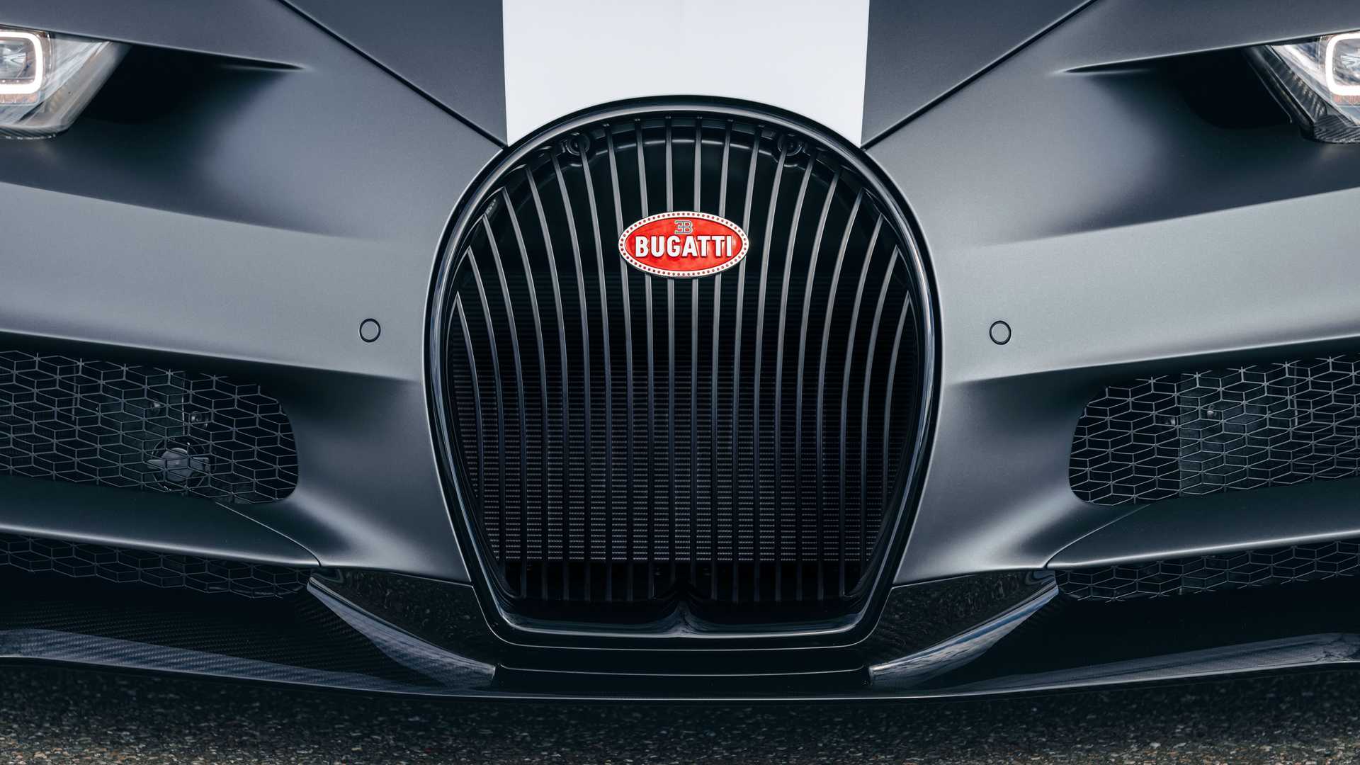 Bugatti Chiron Les Legendes Du Cie chỉ có 20 chiếc, giá 3,4 triệu USD bugatti-chiron-sport-les-legendes-du-ciel-grille.jpg