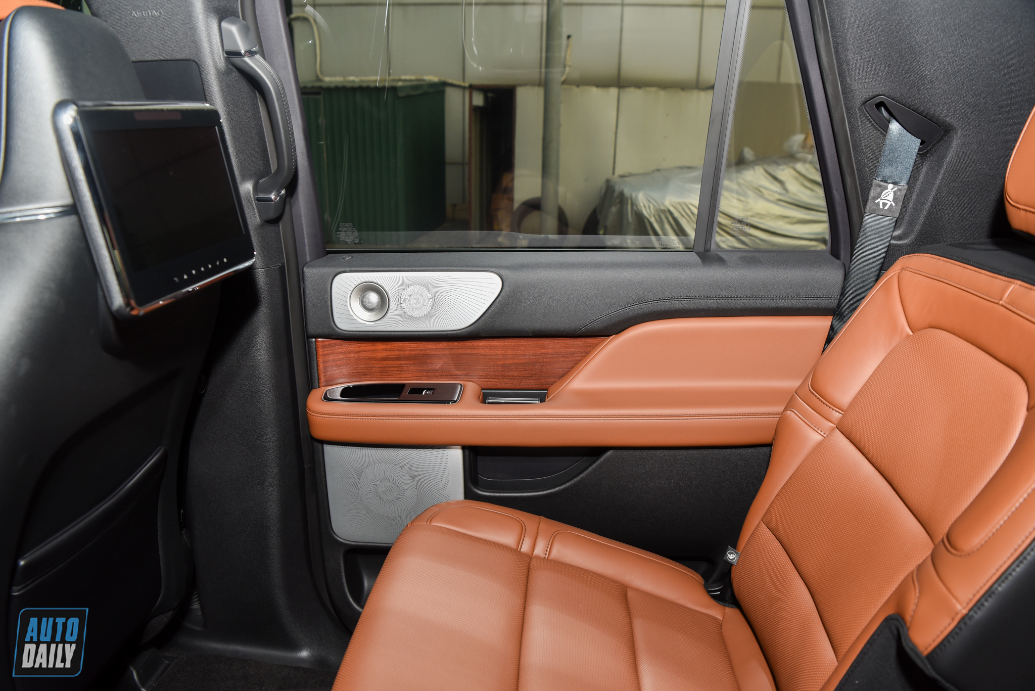 'Khủng long Mỹ' Lincoln Navigator L Black Label 2020 giá ngang LX570 tại Việt Nam dsc-9328.jpg
