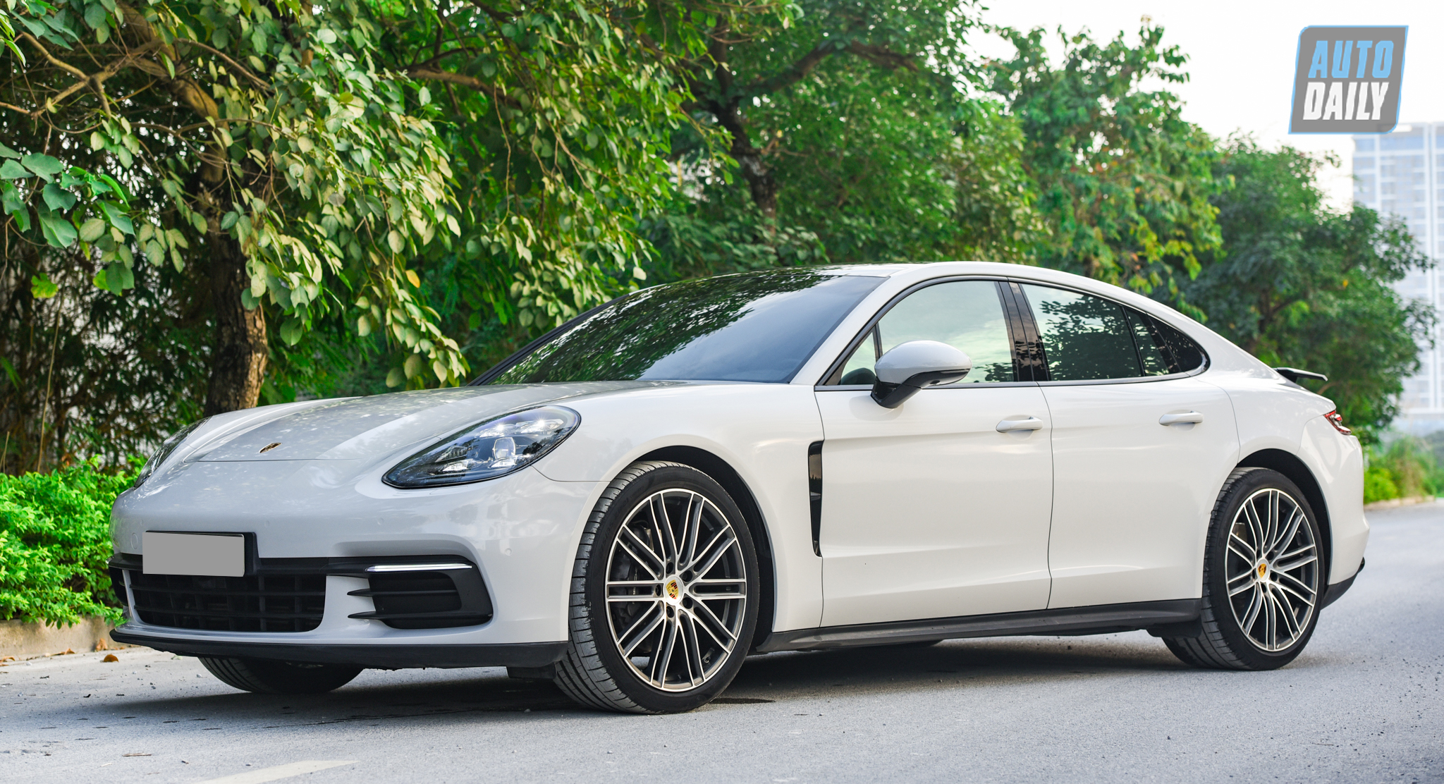 Sau 3 năm, Porsche Panamera được bán lại rẻ hơn gần 2 tỷ đồng dsc-2124.jpg