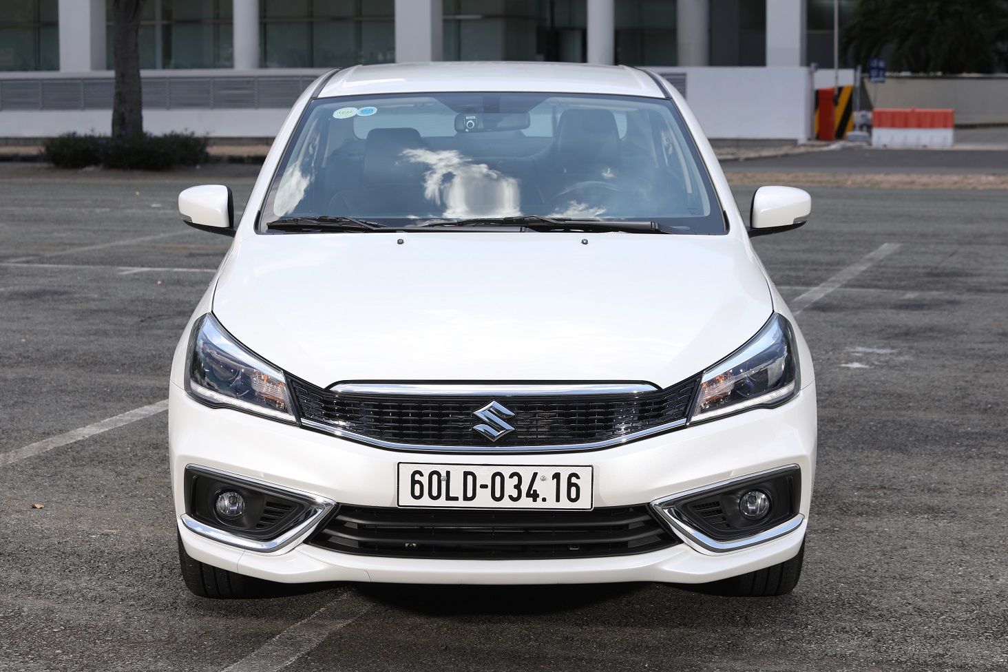 suzuki-ciaz-moi-nhap-khau-nguyen-chiec-mau-sedan-ly-tuong-cho-doanh-nhan.JPG