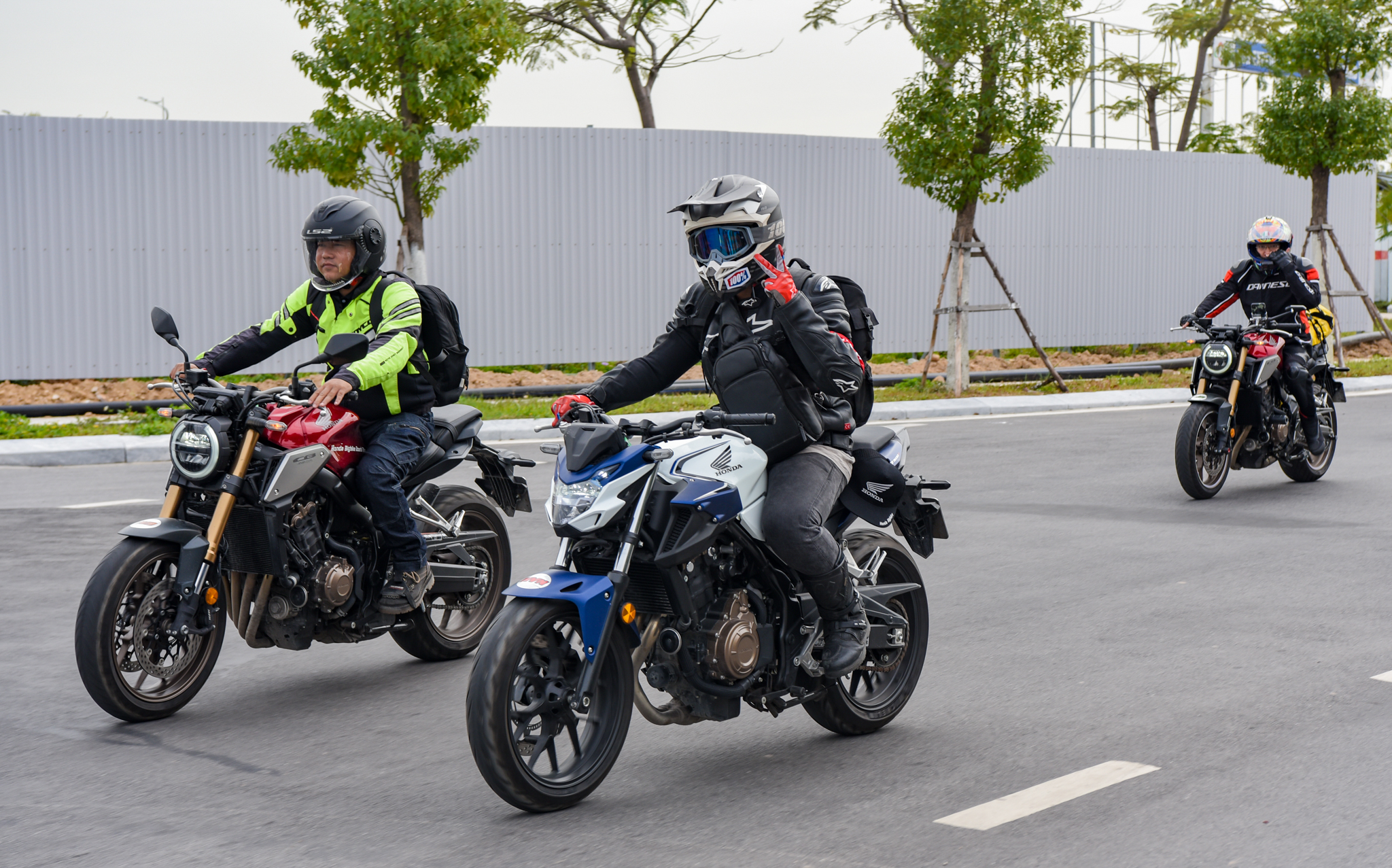 Toàn cảnh Honda Biker Day 2020: Chinh phục đất trời xe-di-chuyen-tren-duong-16.jpg