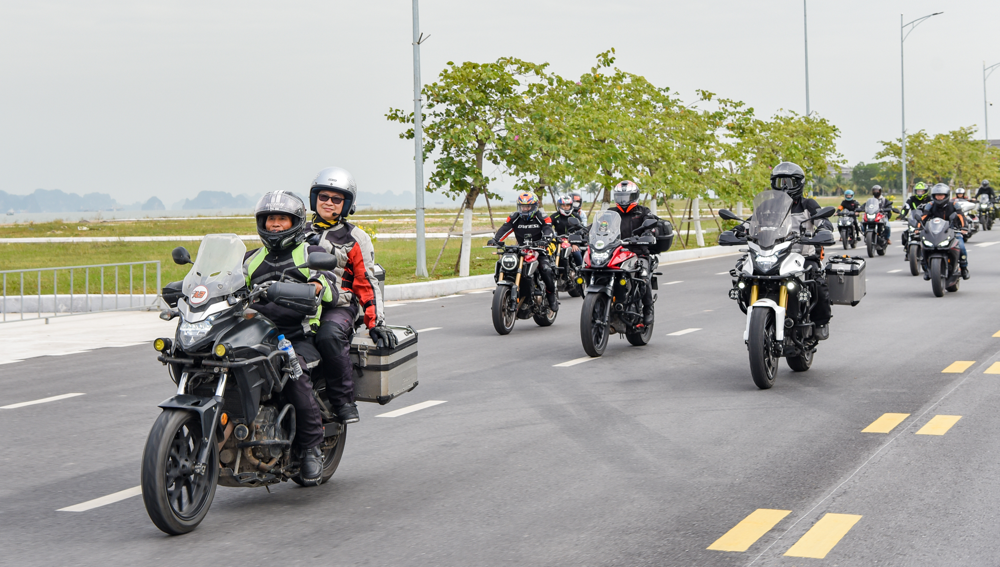 Toàn cảnh Honda Biker Day 2020: Chinh phục đất trời xe-di-chuyen-tren-duong-32.jpg