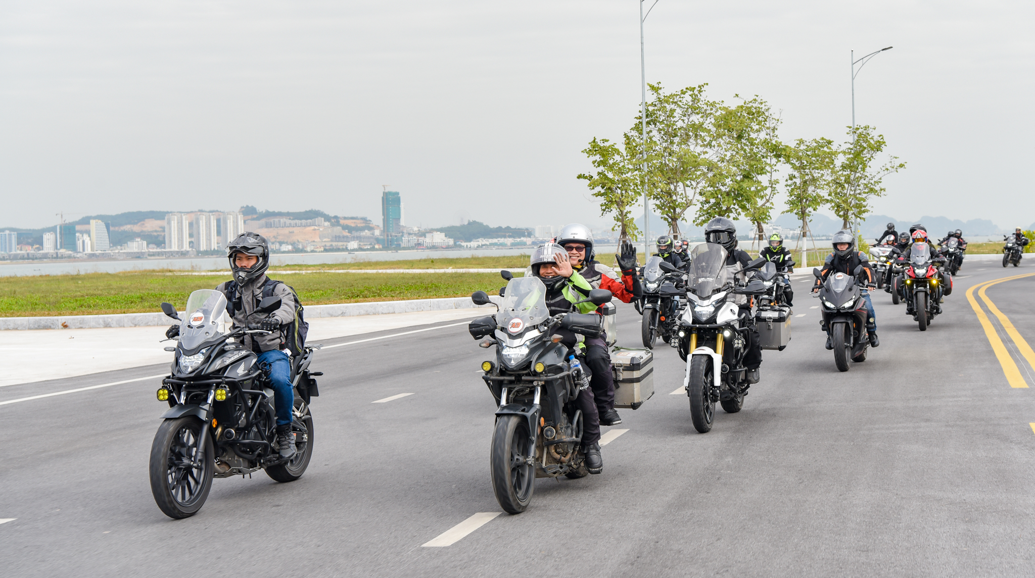 Toàn cảnh Honda Biker Day 2020: Chinh phục đất trời xe-di-chuyen-tren-duong-34.jpg