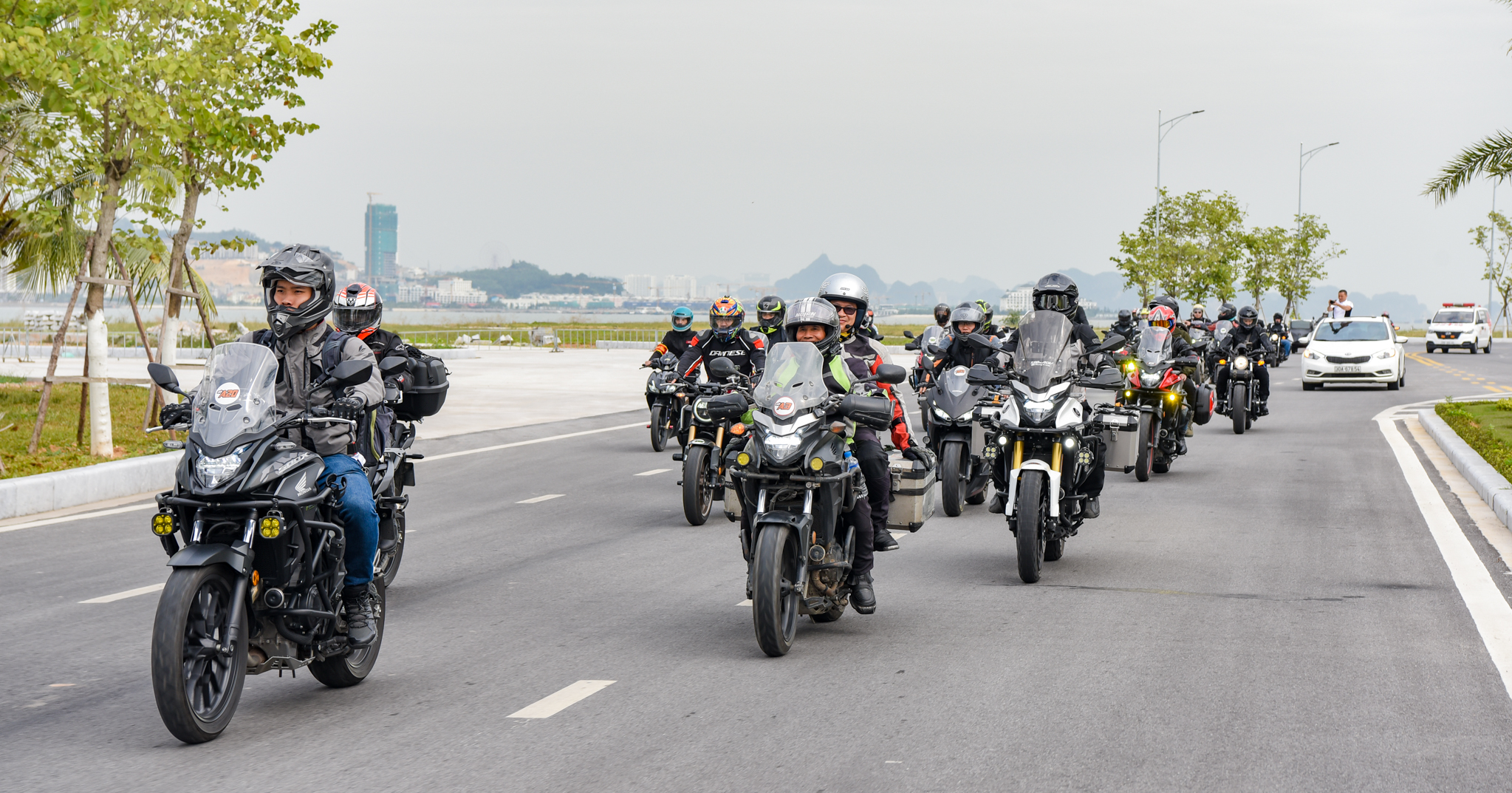 Toàn cảnh Honda Biker Day 2020: Chinh phục đất trời xe-di-chuyen-tren-duong-36.jpg