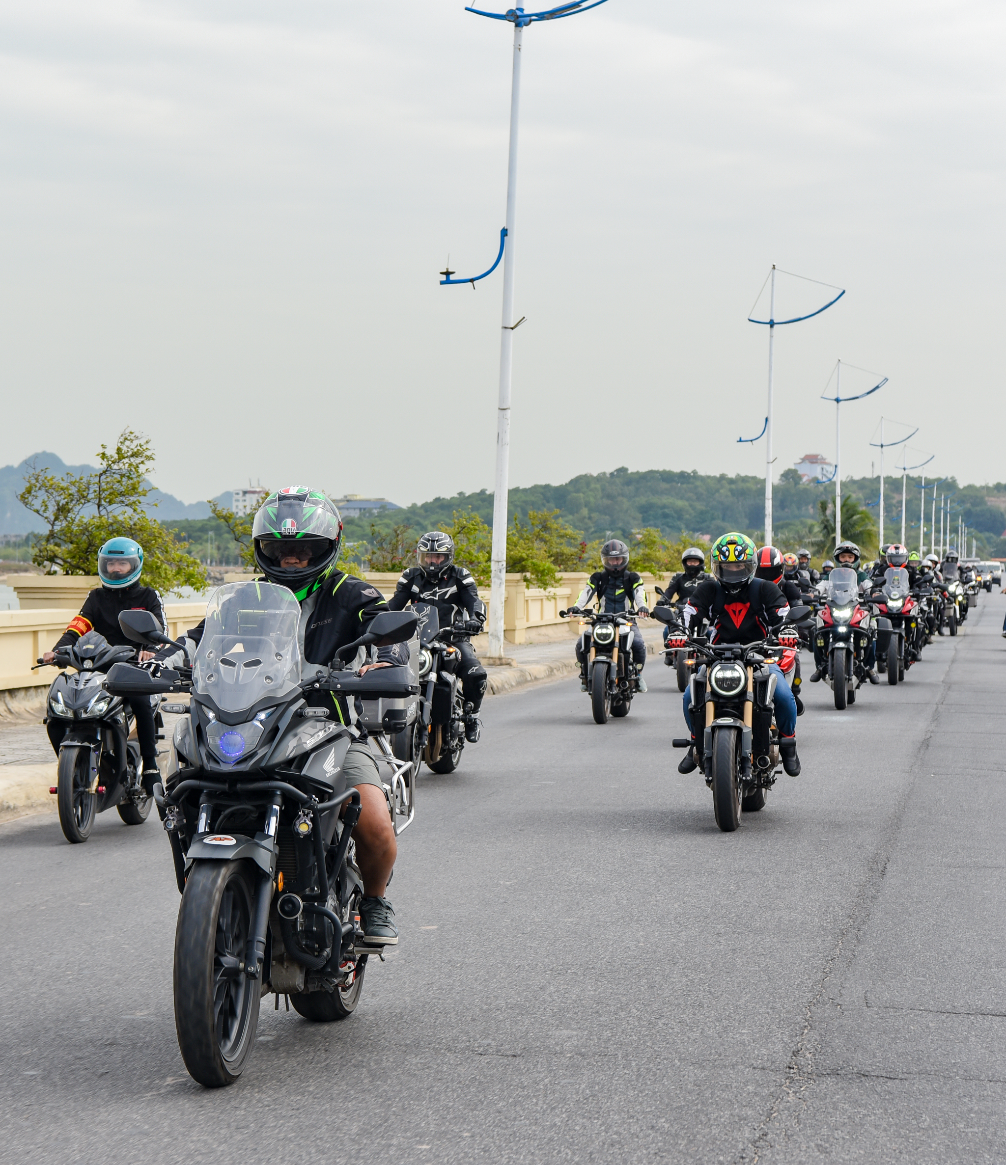 Toàn cảnh Honda Biker Day 2020: Chinh phục đất trời xe-di-chuyen-tren-duong-42.jpg
