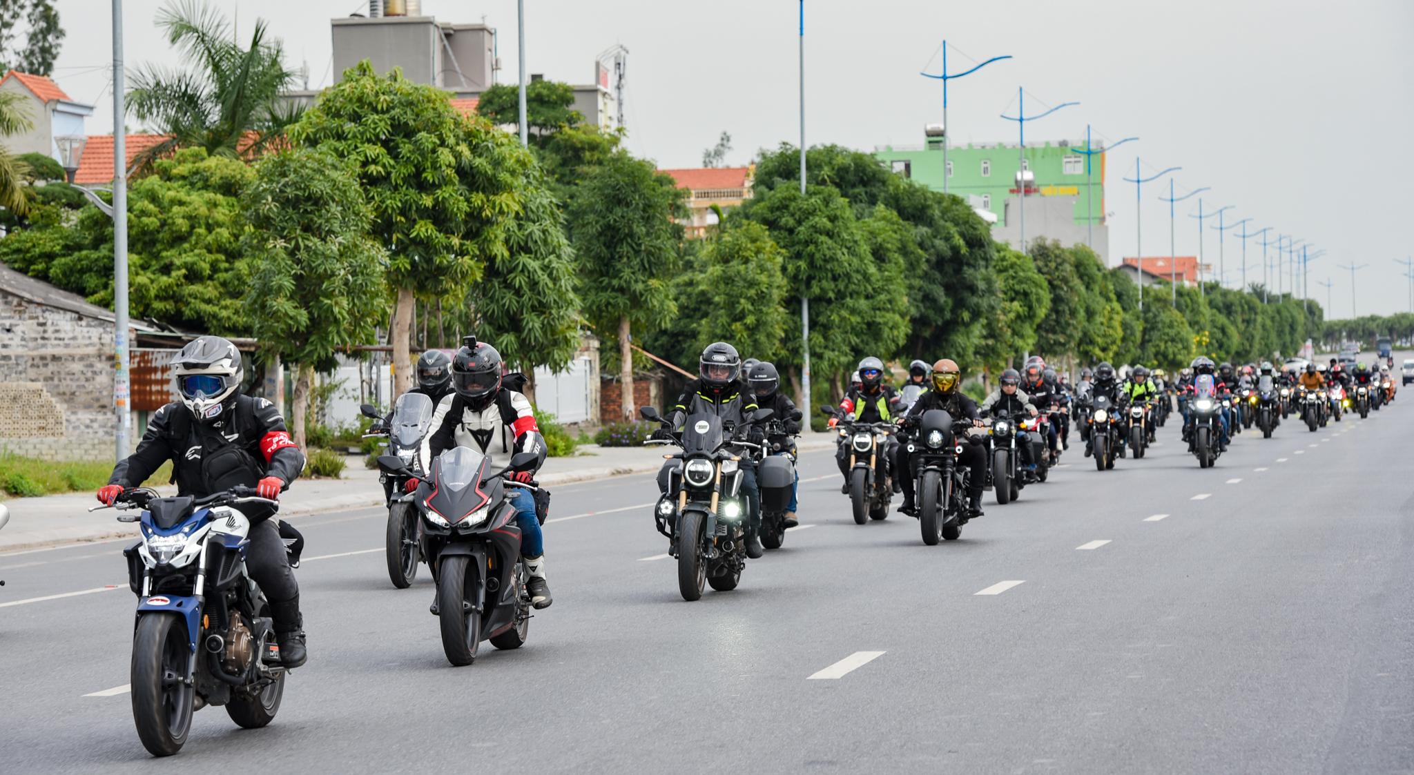 Toàn cảnh Honda Biker Day 2020: Chinh phục đất trời xe-di-chuyen-tren-duong-54-1.jpg