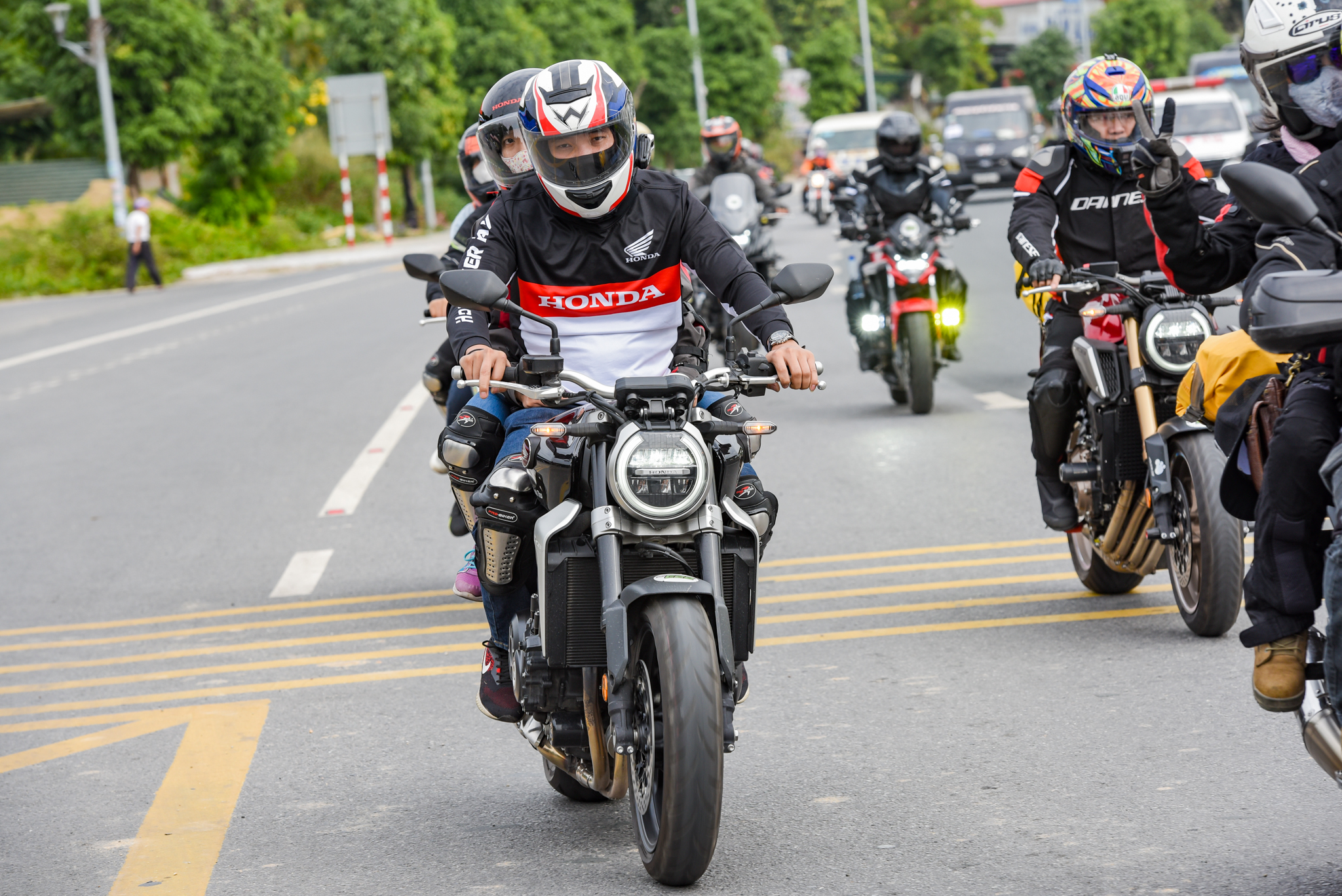 Toàn cảnh Honda Biker Day 2020: Chinh phục đất trời xe-di-chuyen-tren-duong-65.jpg