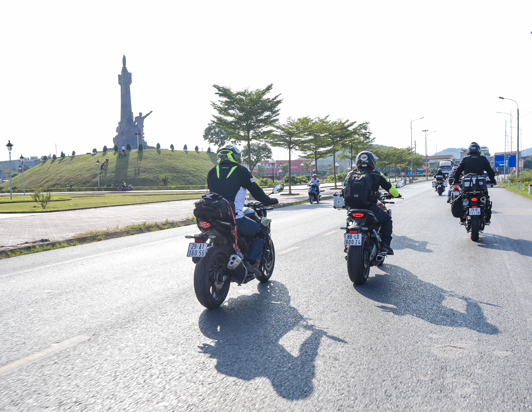 Toàn cảnh Honda Biker Day 2020: Chinh phục đất trời xe-di-chuyen-tren-duong-83.jpg