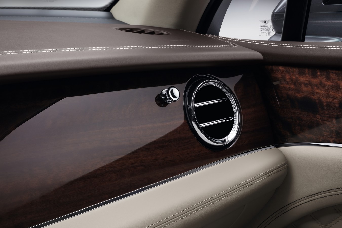 Bentley-Bentayga-V8-NEW%20%20(16).jpg