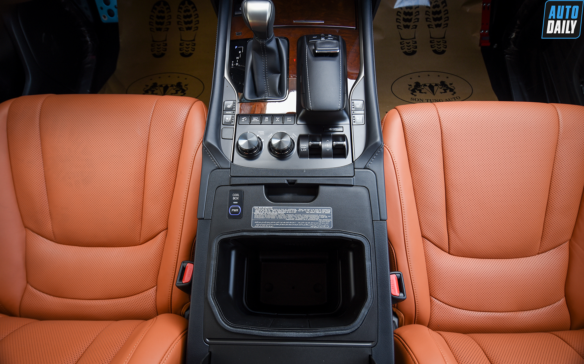 Ảnh chi tiết Lexus LX570 Super Sport 2021 giá hơn 9 tỷ tại Việt Nam 16.jpg