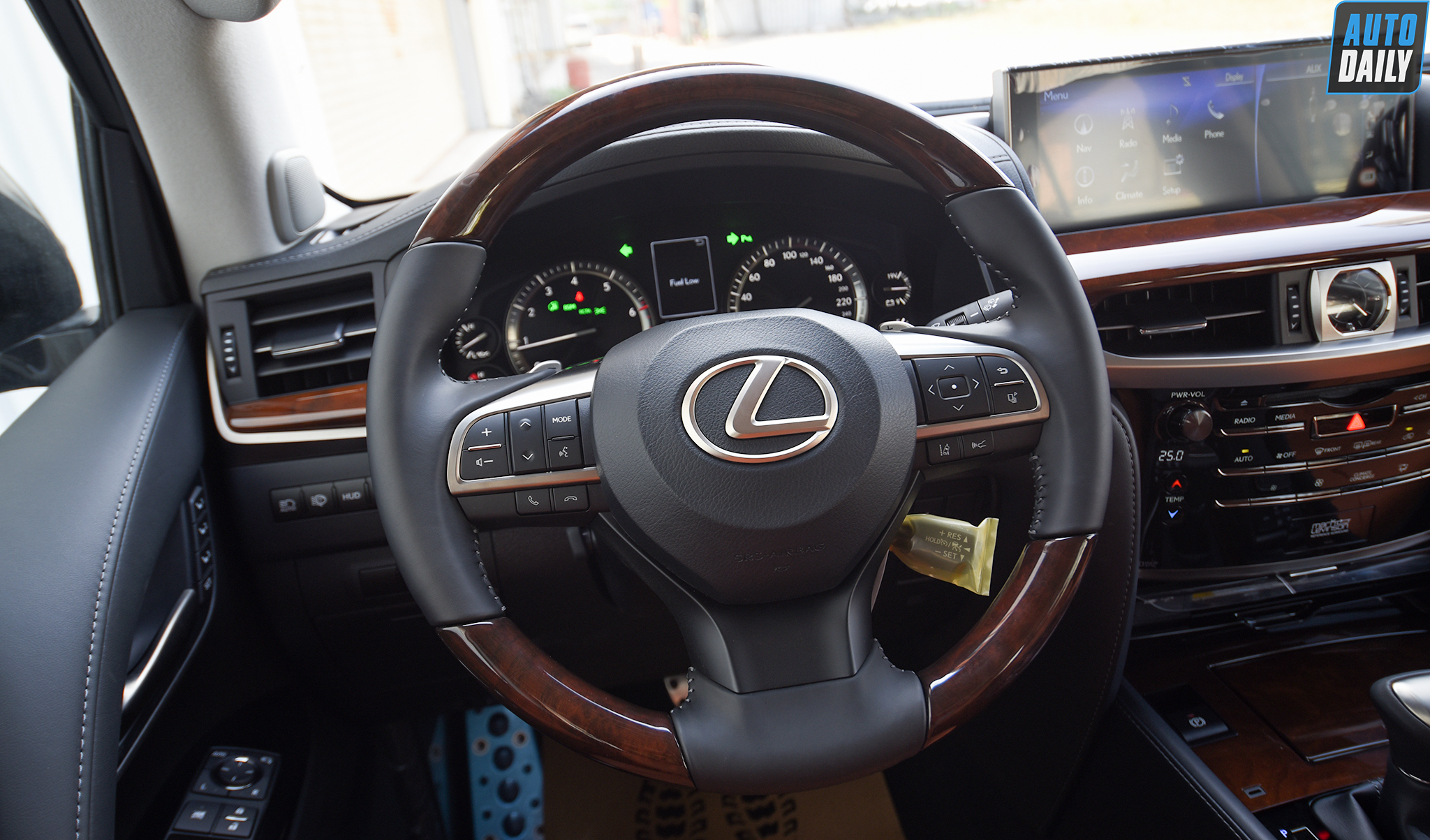 Ảnh chi tiết Lexus LX570 Super Sport 2021 giá hơn 9 tỷ tại Việt Nam 18.jpg