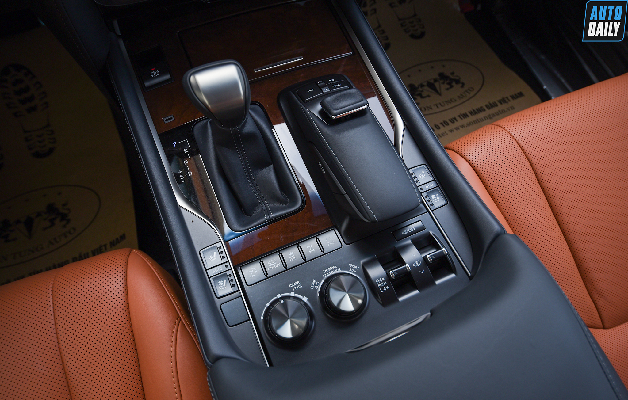 Ảnh chi tiết Lexus LX570 Super Sport 2021 giá hơn 9 tỷ tại Việt Nam 20.jpg