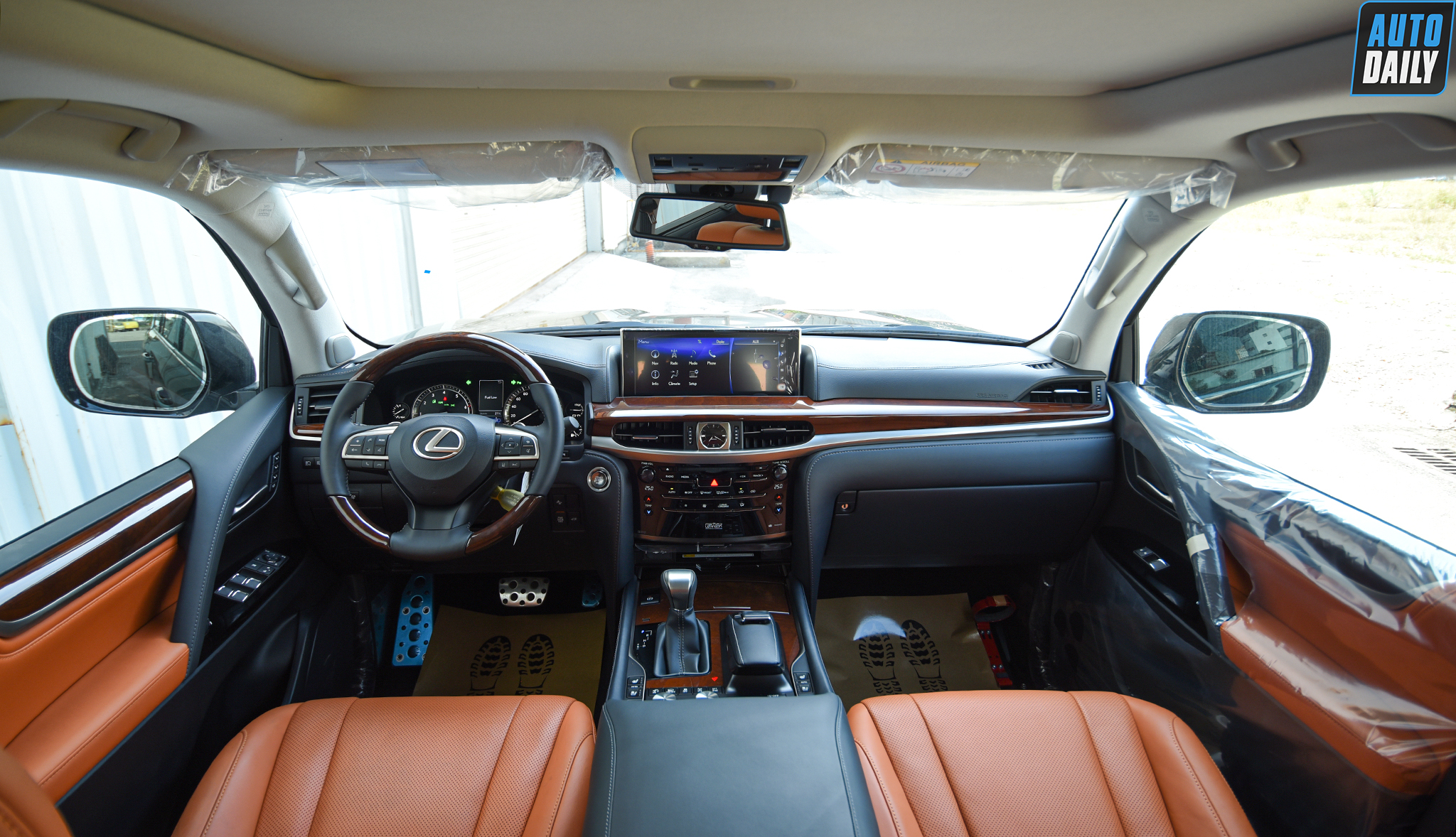 Ảnh chi tiết Lexus LX570 Super Sport 2021 giá hơn 9 tỷ tại Việt Nam 22.jpg