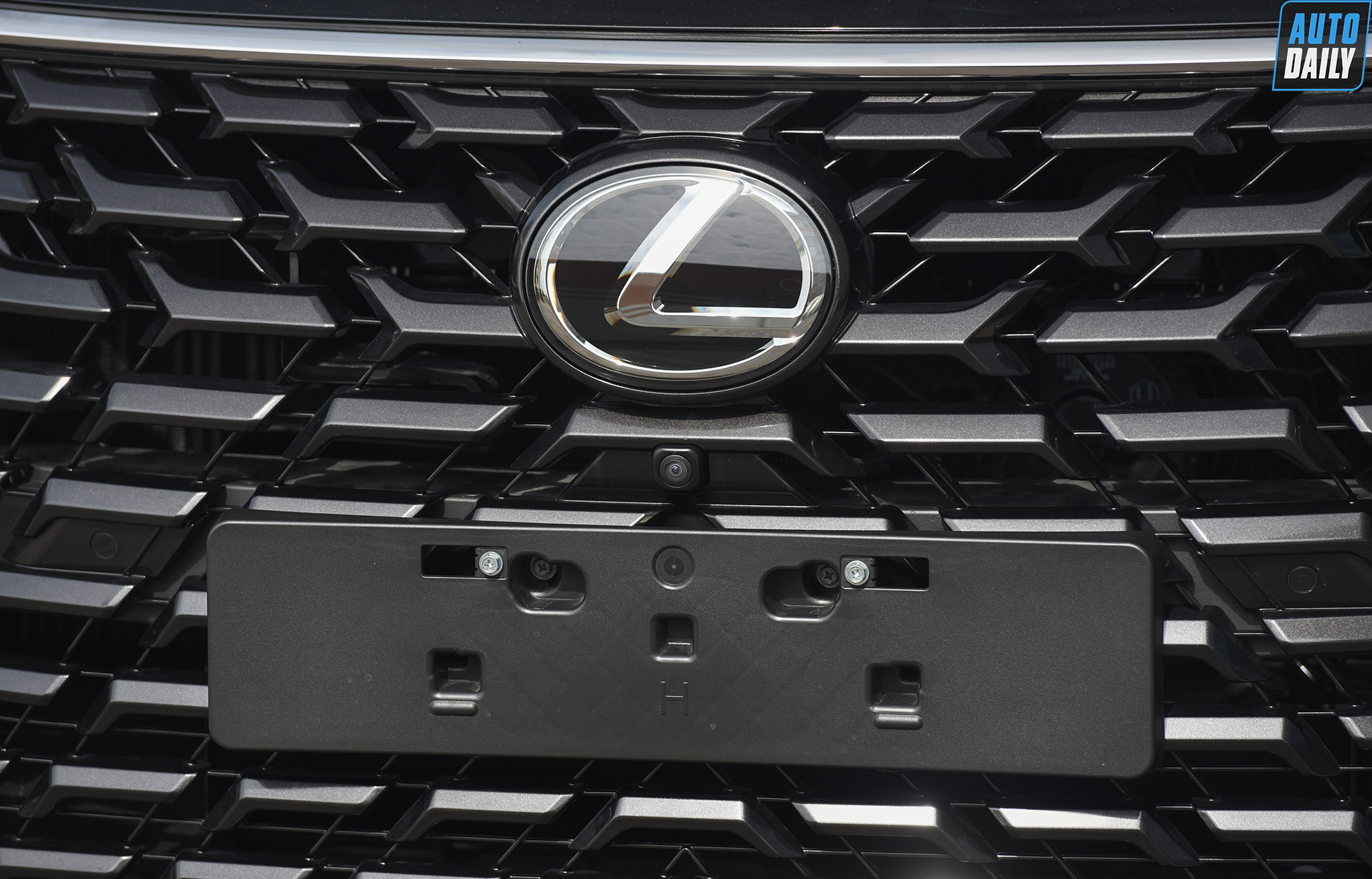 Ảnh chi tiết Lexus LX570 Super Sport 2021 giá hơn 9 tỷ tại Việt Nam 23.jpg