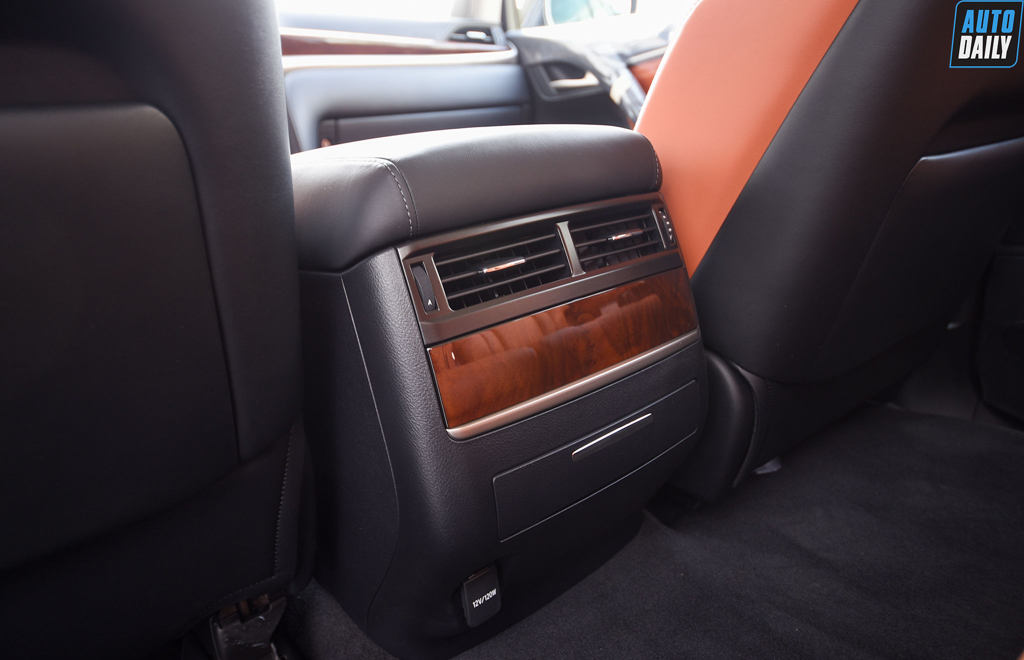 Ảnh chi tiết Lexus LX570 Super Sport 2021 giá hơn 9 tỷ tại Việt Nam 28.jpg