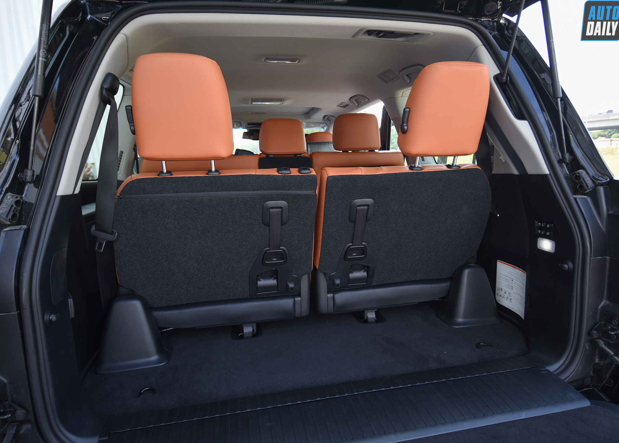 Ảnh chi tiết Lexus LX570 Super Sport 2021 giá hơn 9 tỷ tại Việt Nam 29.jpg