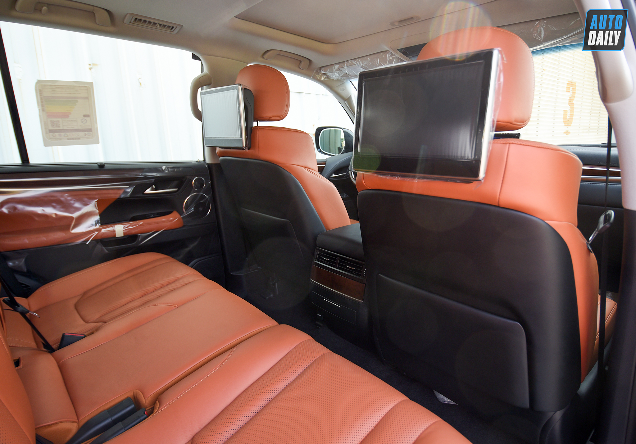 Ảnh chi tiết Lexus LX570 Super Sport 2021 giá hơn 9 tỷ tại Việt Nam 31.jpg