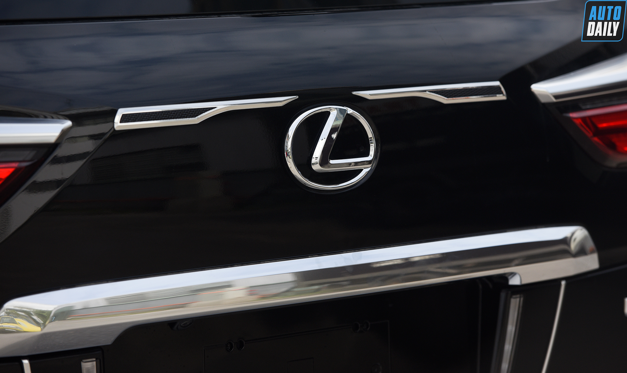 Ảnh chi tiết Lexus LX570 Super Sport 2021 giá hơn 9 tỷ tại Việt Nam 36.jpg