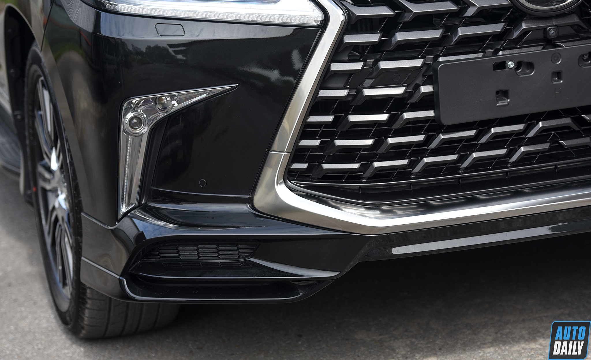 Ảnh chi tiết Lexus LX570 Super Sport 2021 giá hơn 9 tỷ tại Việt Nam 37.jpg