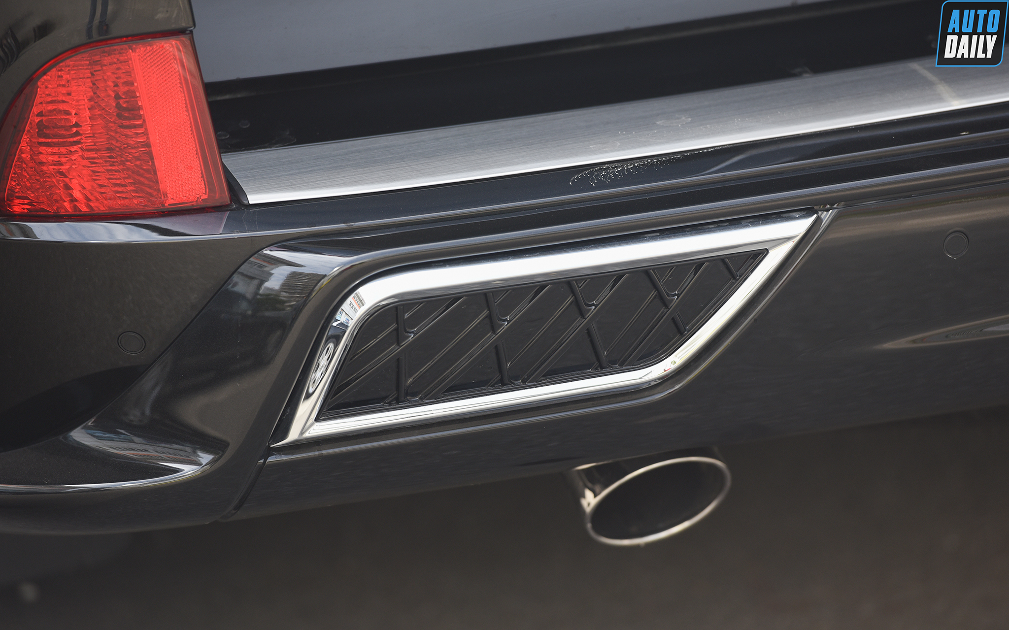 Ảnh chi tiết Lexus LX570 Super Sport 2021 giá hơn 9 tỷ tại Việt Nam 6.jpg