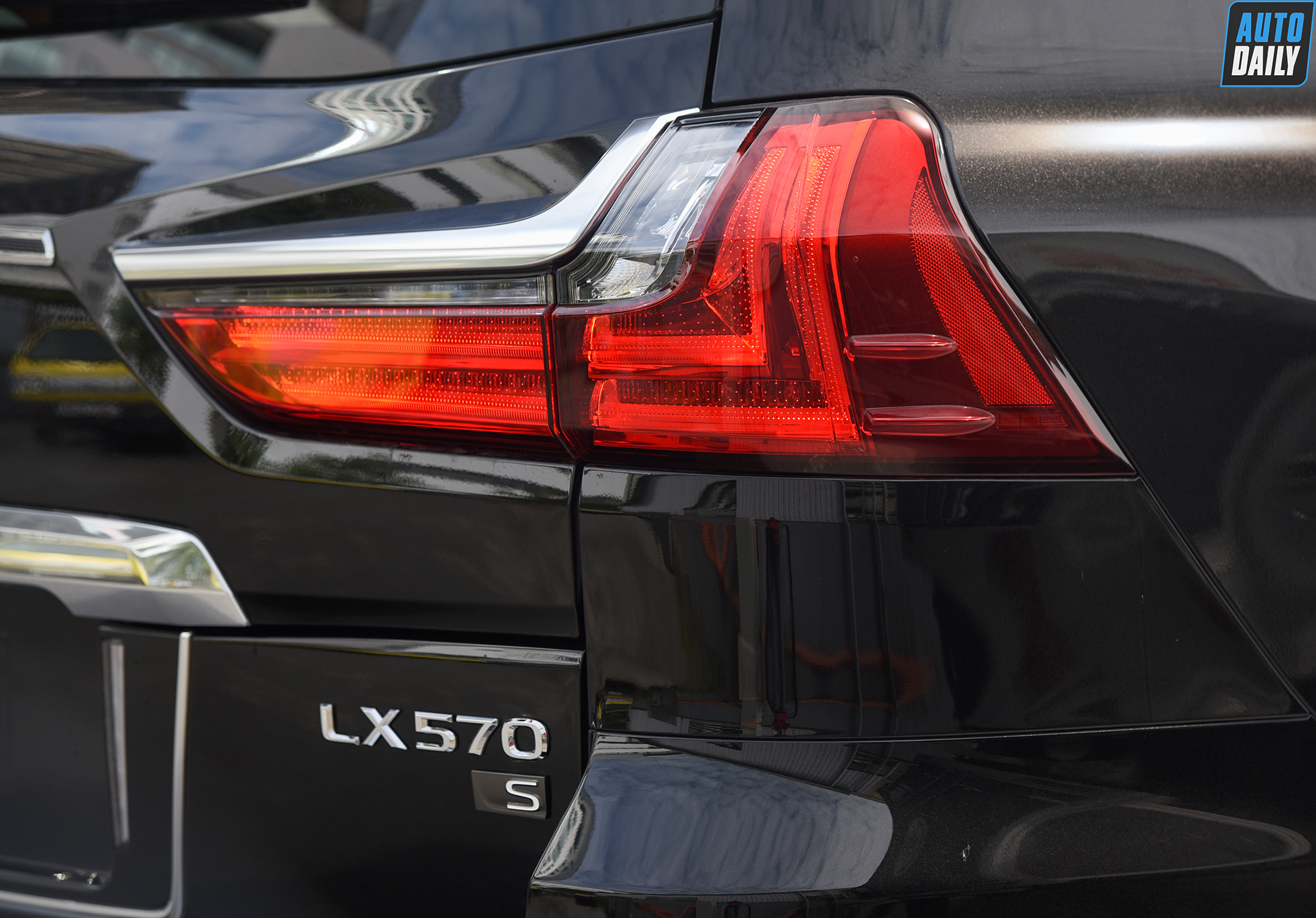 Ảnh chi tiết Lexus LX570 Super Sport 2021 giá hơn 9 tỷ tại Việt Nam 7.jpg