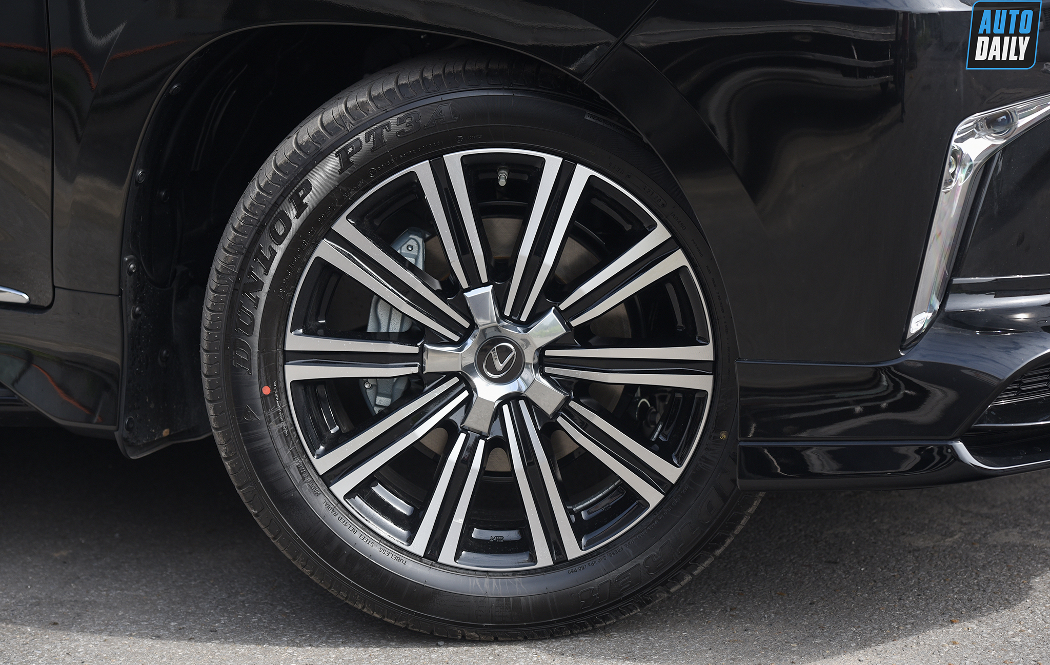 Ảnh chi tiết Lexus LX570 Super Sport 2021 giá hơn 9 tỷ tại Việt Nam 9.jpg