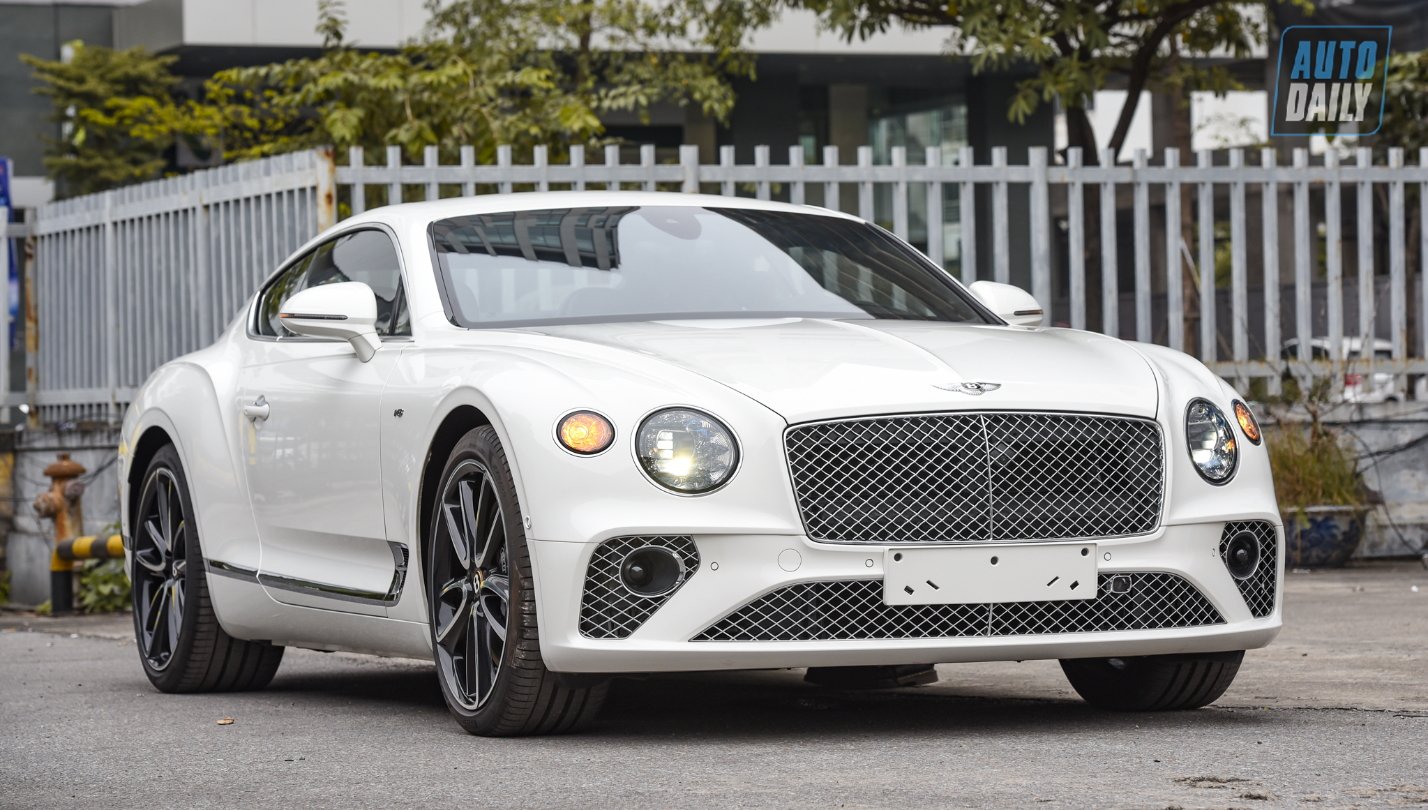 Khám phá chi tiết Bentley Continental GT V8 2020 bản kỉ niệm 100 năm