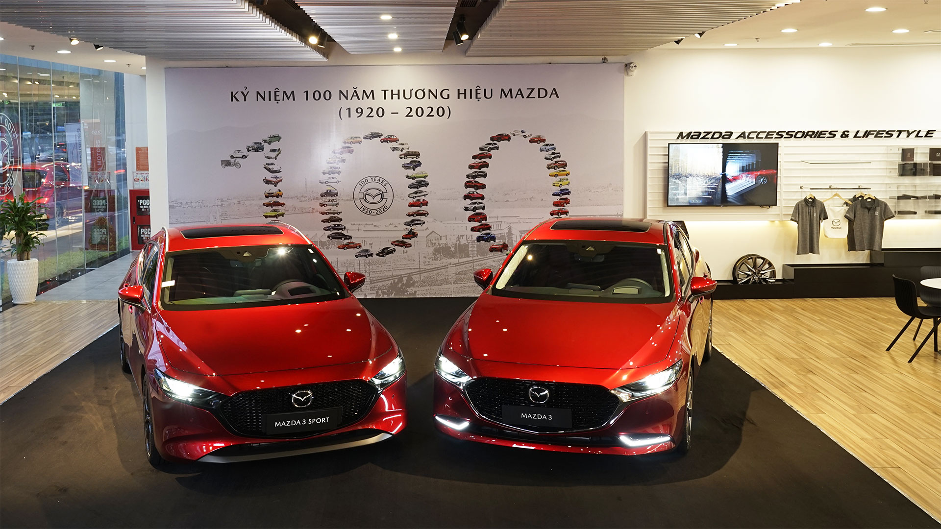 bo-doi-all-new-mazda3-sedan-va-all-new-mazda3-sport-phien-ban-ky-niem-100-nam-thuong-hieu-mazda.jpg