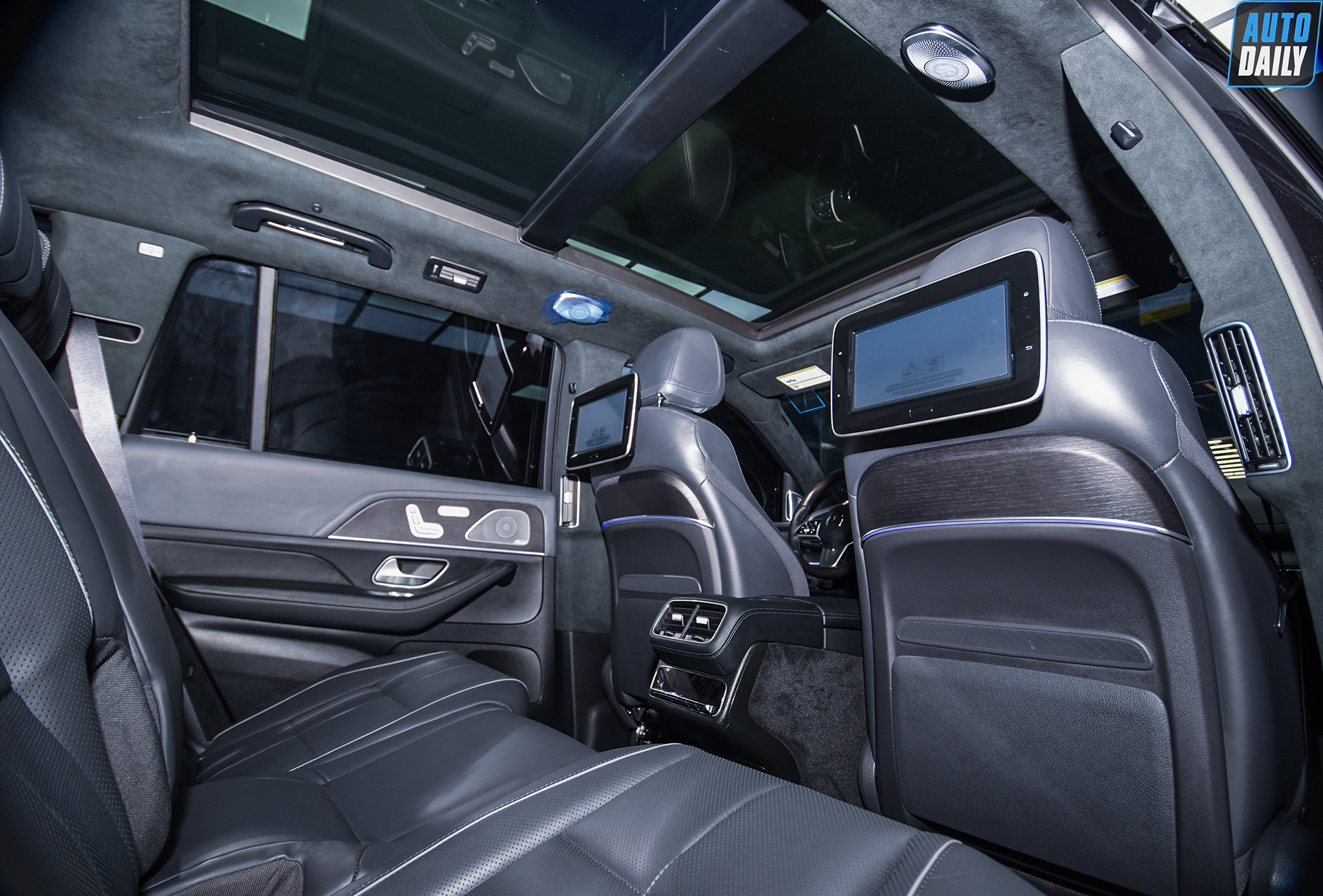 Ảnh chi tiết Mercedes-Benz GLS 580 2020 giá hơn 9 tỷ tại Việt Nam 37.jpg