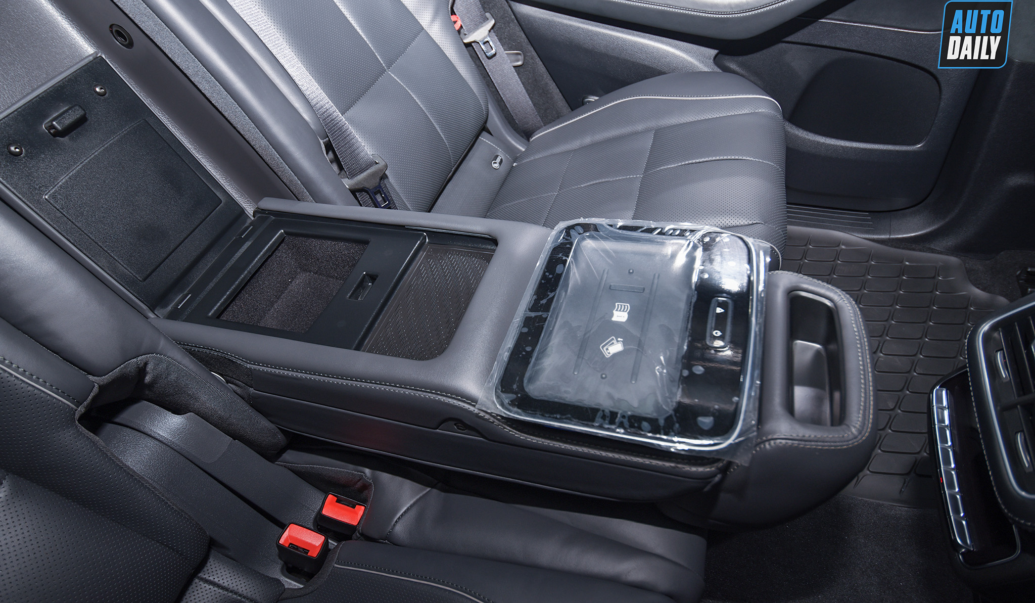 Ảnh chi tiết Mercedes-Benz GLS 580 2020 giá hơn 9 tỷ tại Việt Nam 39.jpg