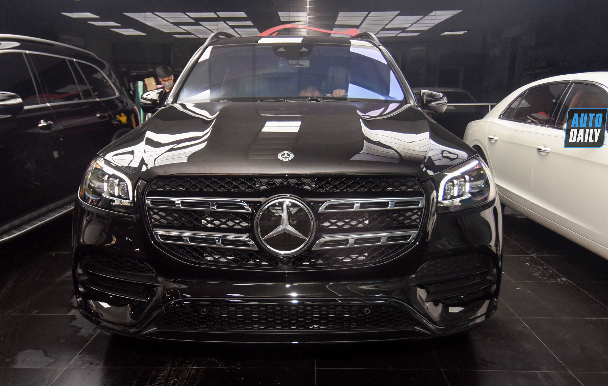 Ảnh chi tiết Mercedes-Benz GLS 580 2020 giá hơn 9 tỷ tại Việt Nam 5.jpg