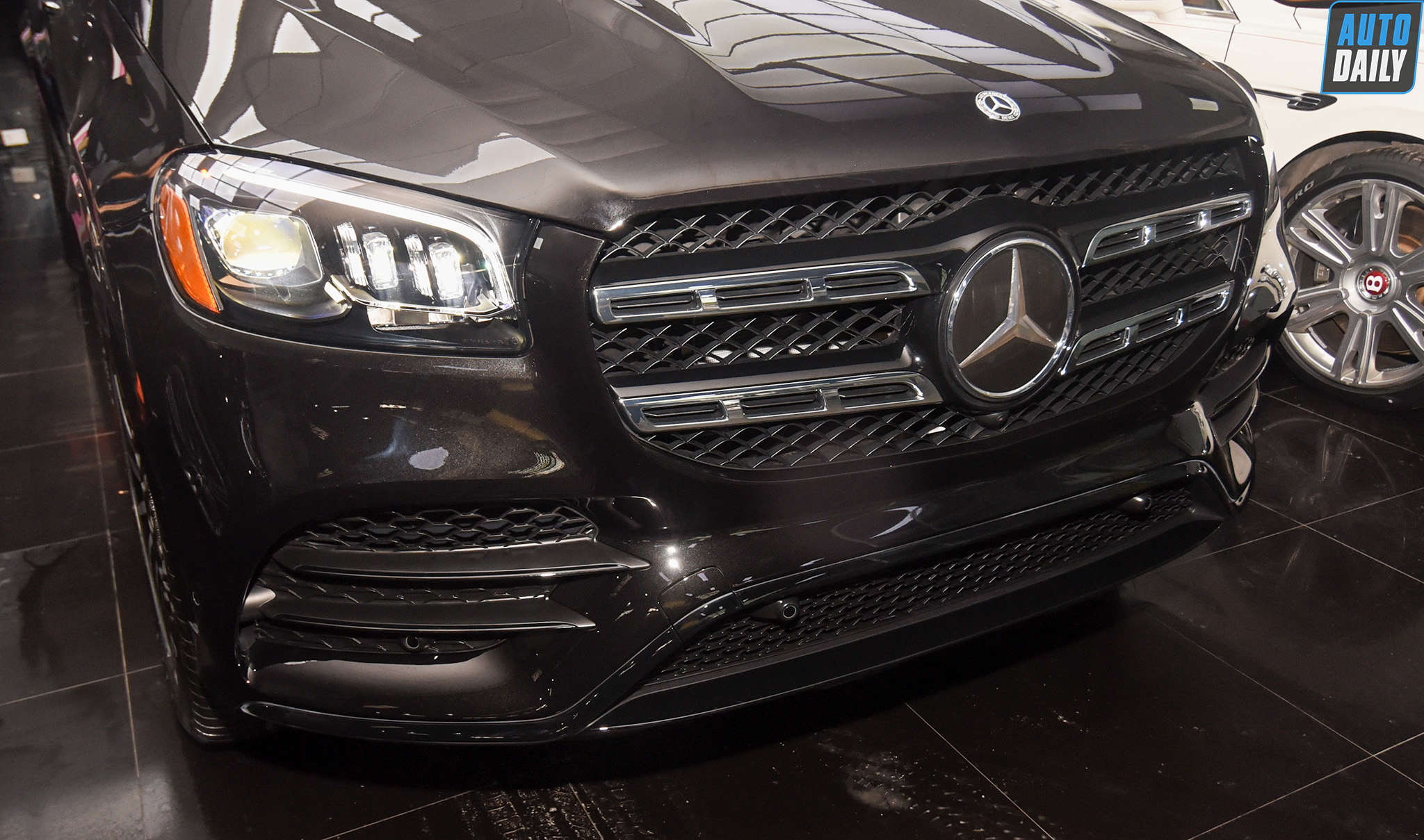 Ảnh chi tiết Mercedes-Benz GLS 580 2020 giá hơn 9 tỷ tại Việt Nam 8.jpg