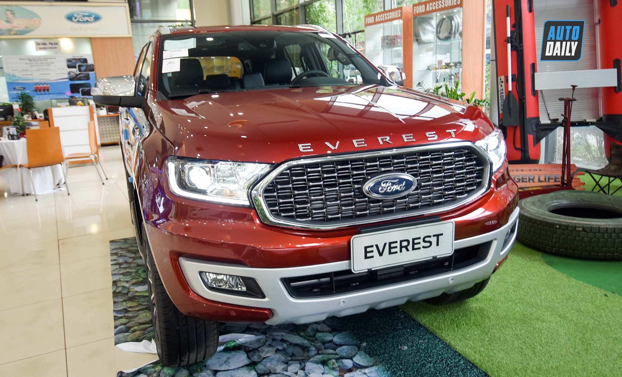 Ảnh chi tiết Ford Everest 2021 giá từ 999 triệu đồng tại Việt Nam 10.jpg
