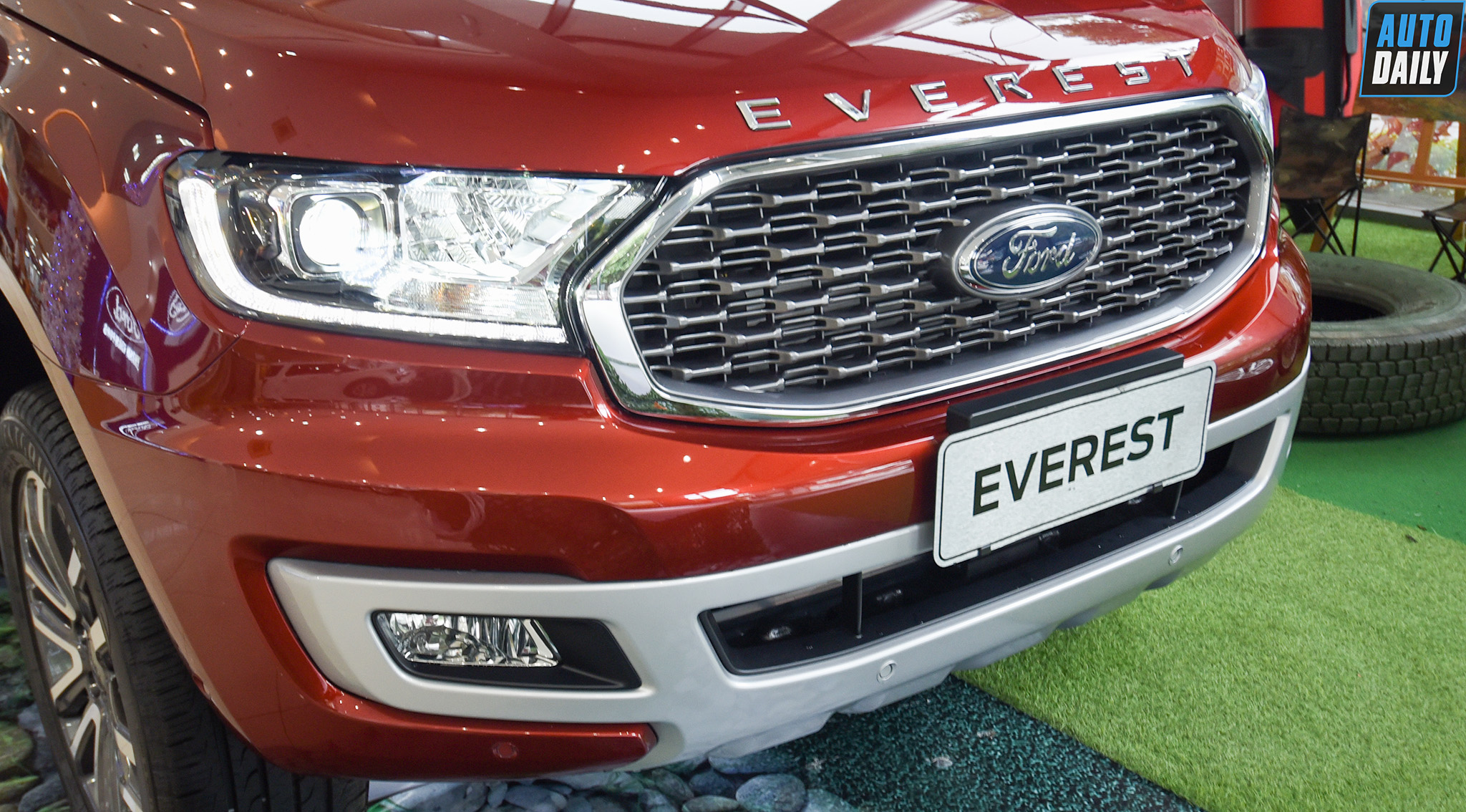 Ảnh chi tiết Ford Everest 2021 giá từ 999 triệu đồng tại Việt Nam 11.jpg