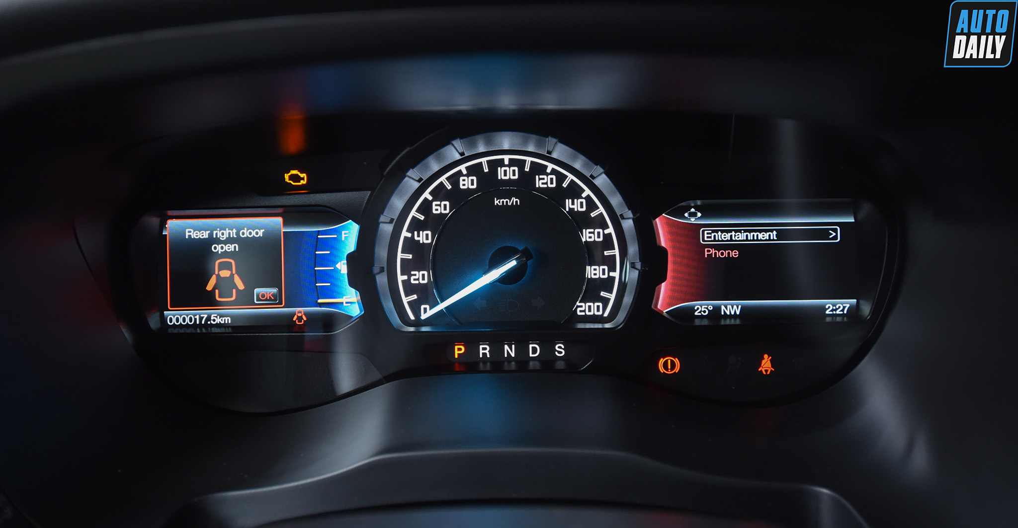 Ảnh chi tiết Ford Everest 2021 giá từ 999 triệu đồng tại Việt Nam 29.jpg