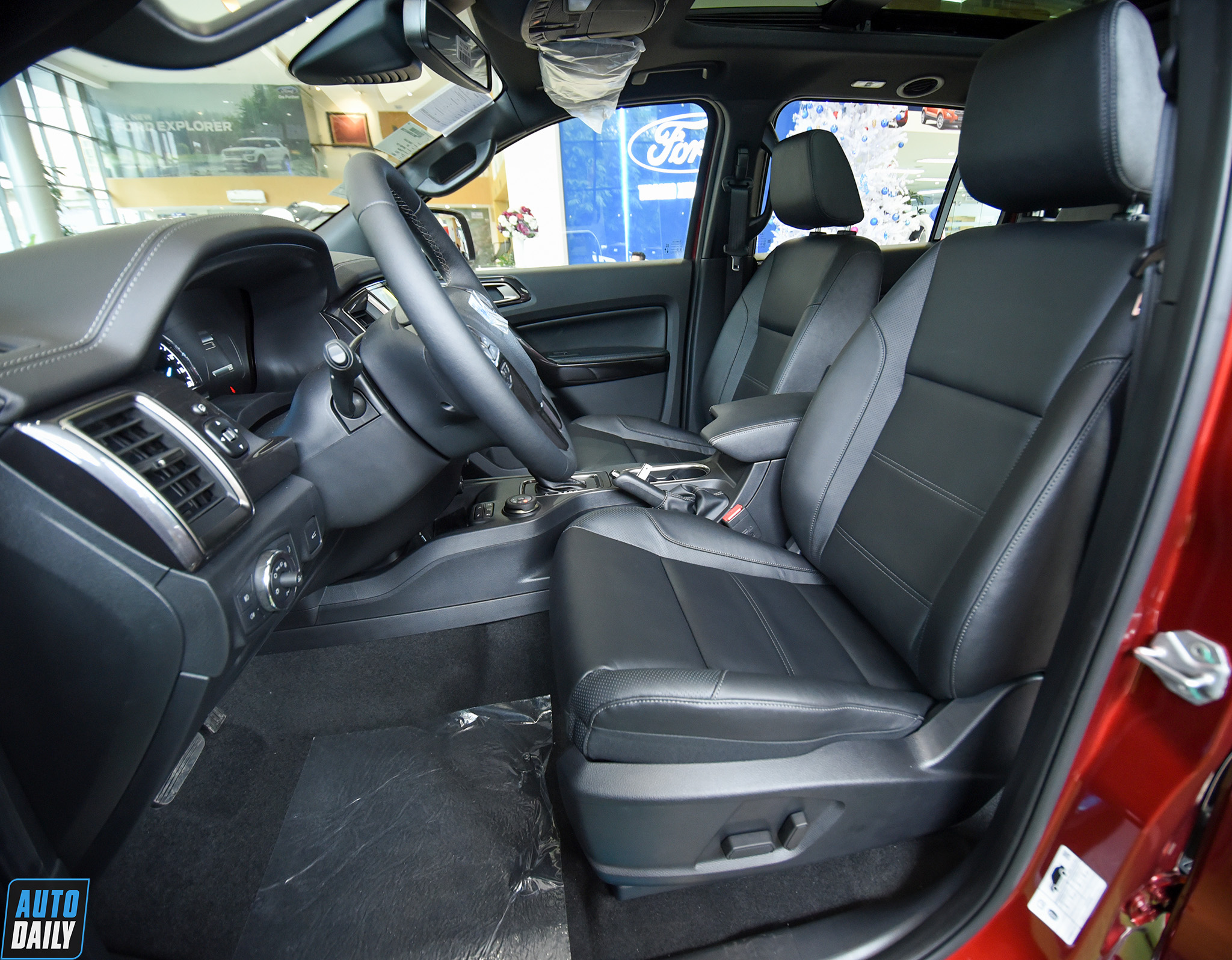 Ảnh chi tiết Ford Everest 2021 giá từ 999 triệu đồng tại Việt Nam 3.jpg