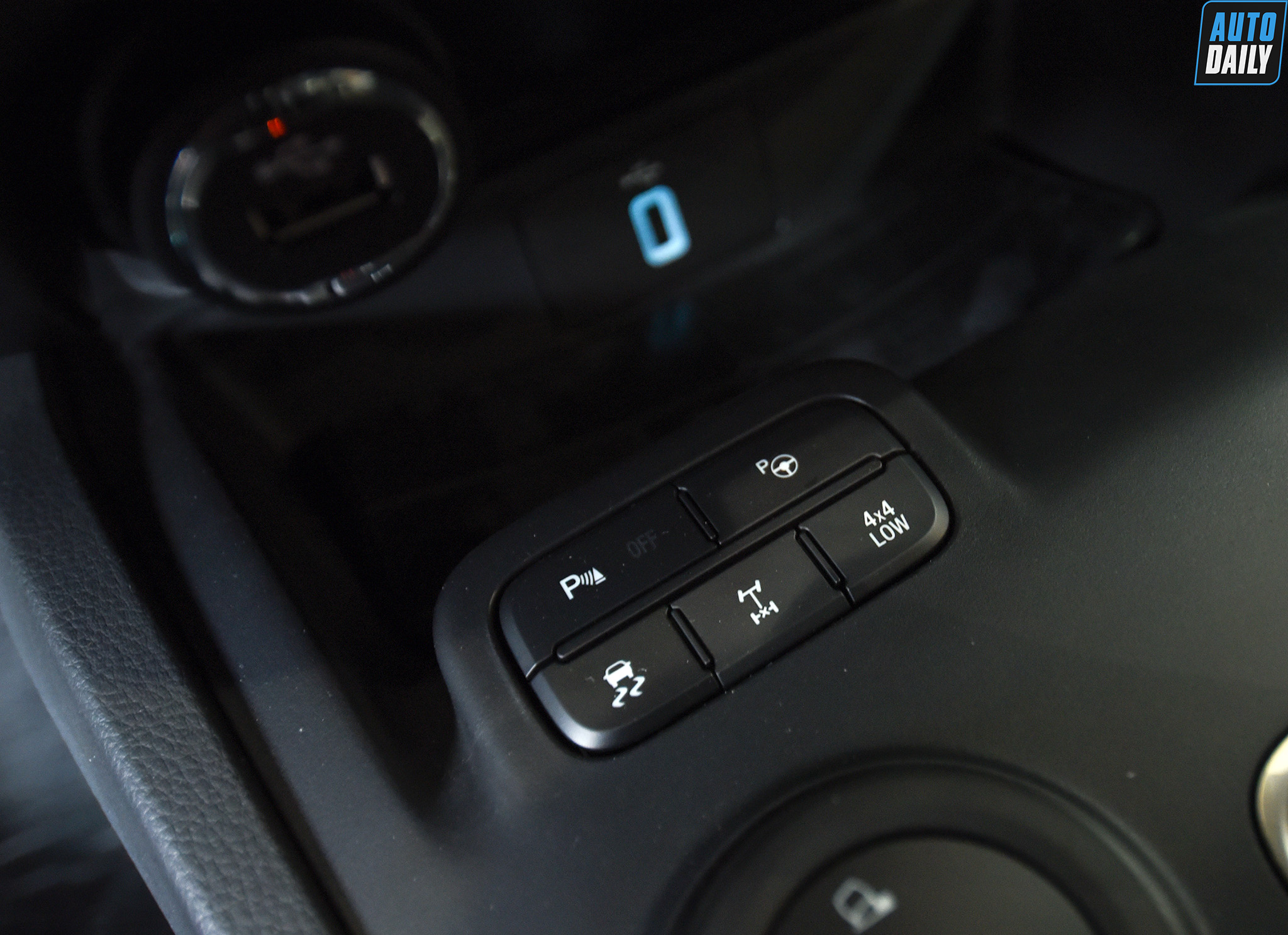 Ảnh chi tiết Ford Everest 2021 giá từ 999 triệu đồng tại Việt Nam 30.jpg